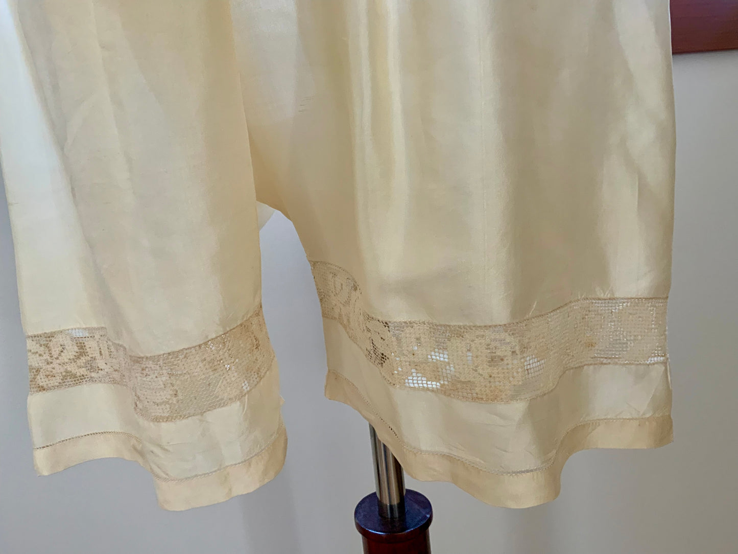 Edwardian Silk Pantalettes with Filet Lace • Antique Bloomers • Victorian Drawers • 1900s Boudoir Lingerie-ED52