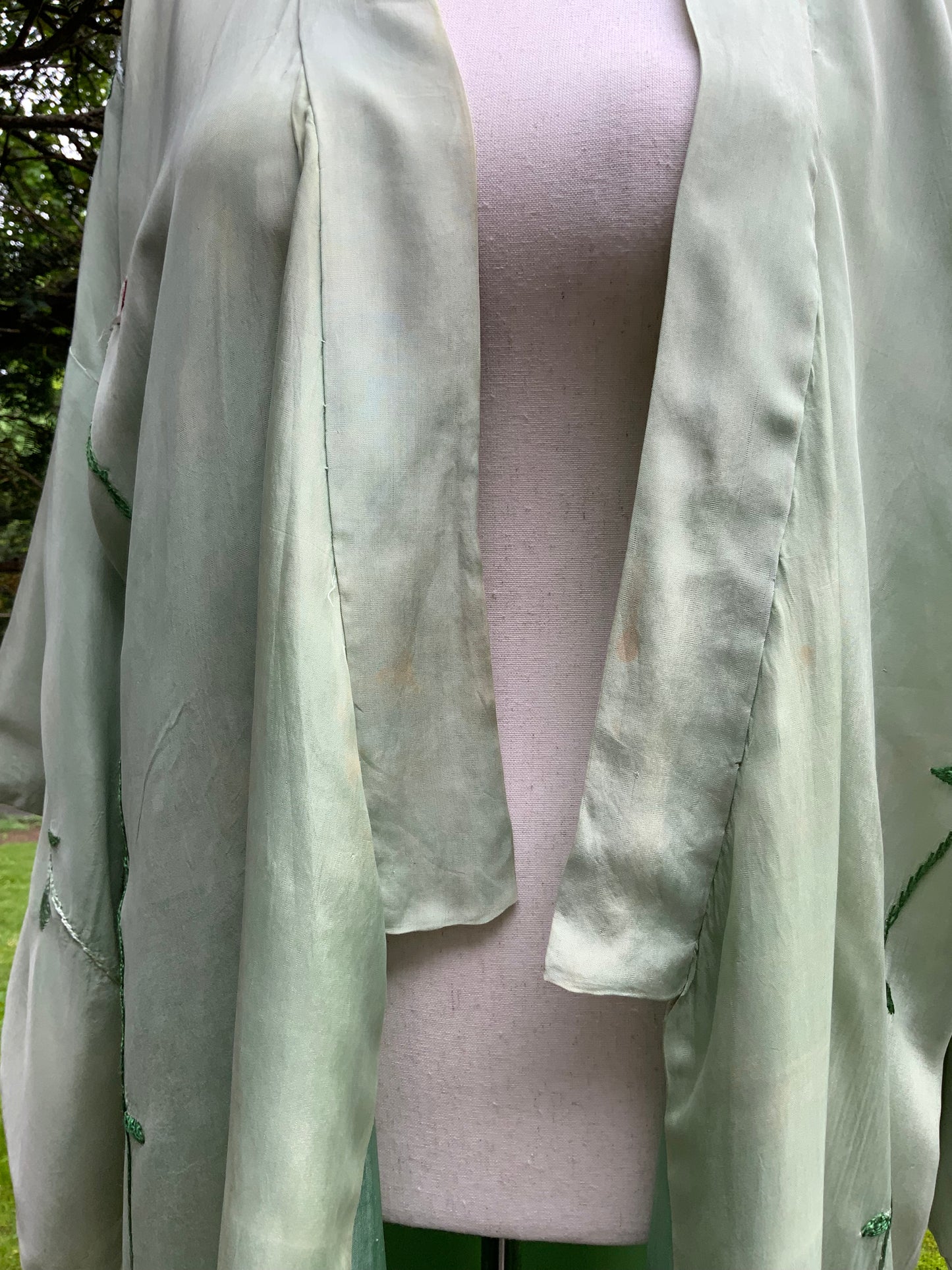 Vintage Japanese Silk Embroidered Kimono | Celadon Green Floral Robe
-40CD