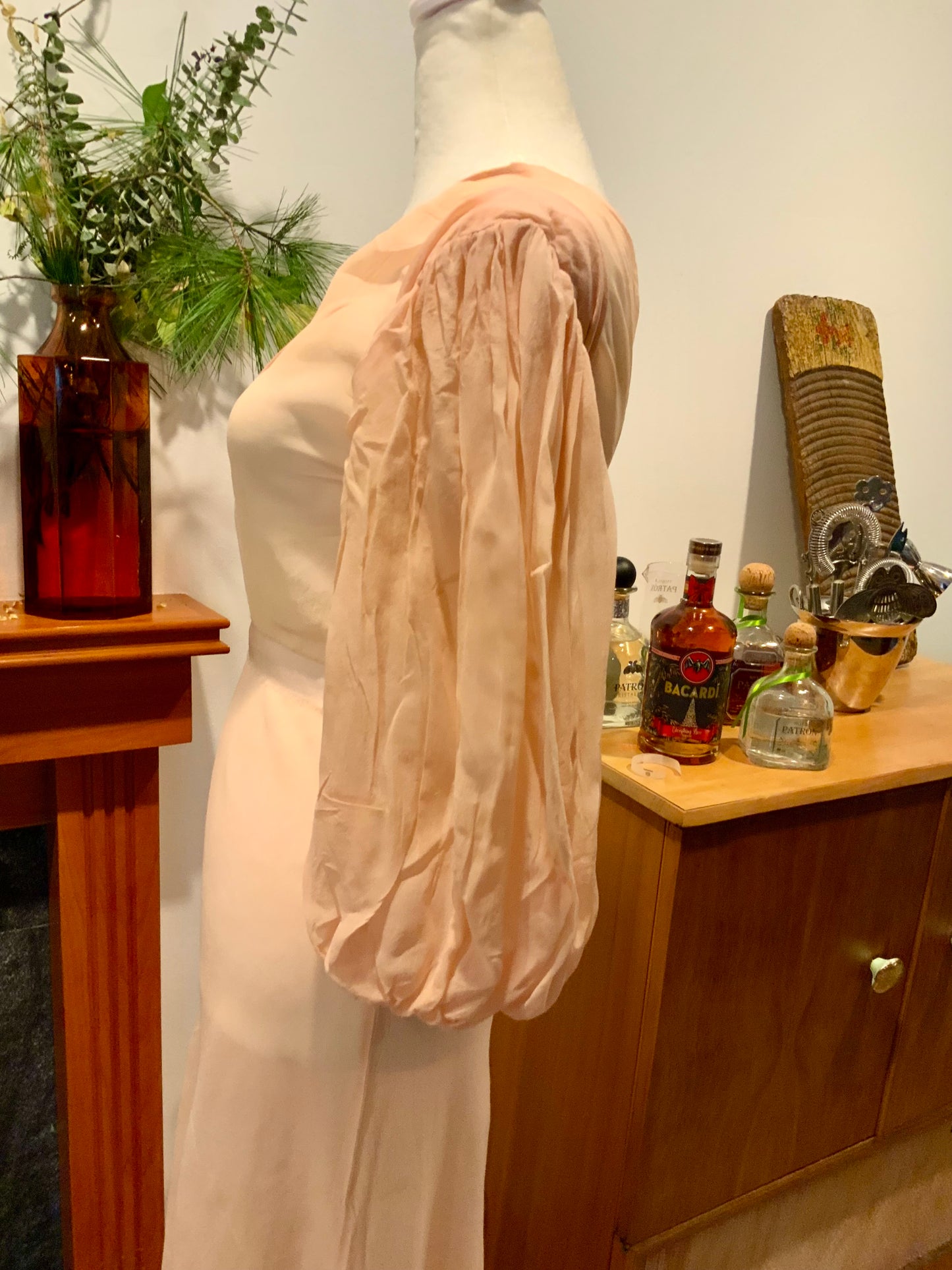 Un 1930s Peach Silk Chiffon Bias-Cut Gown with Bishop Sleeves | 30AU