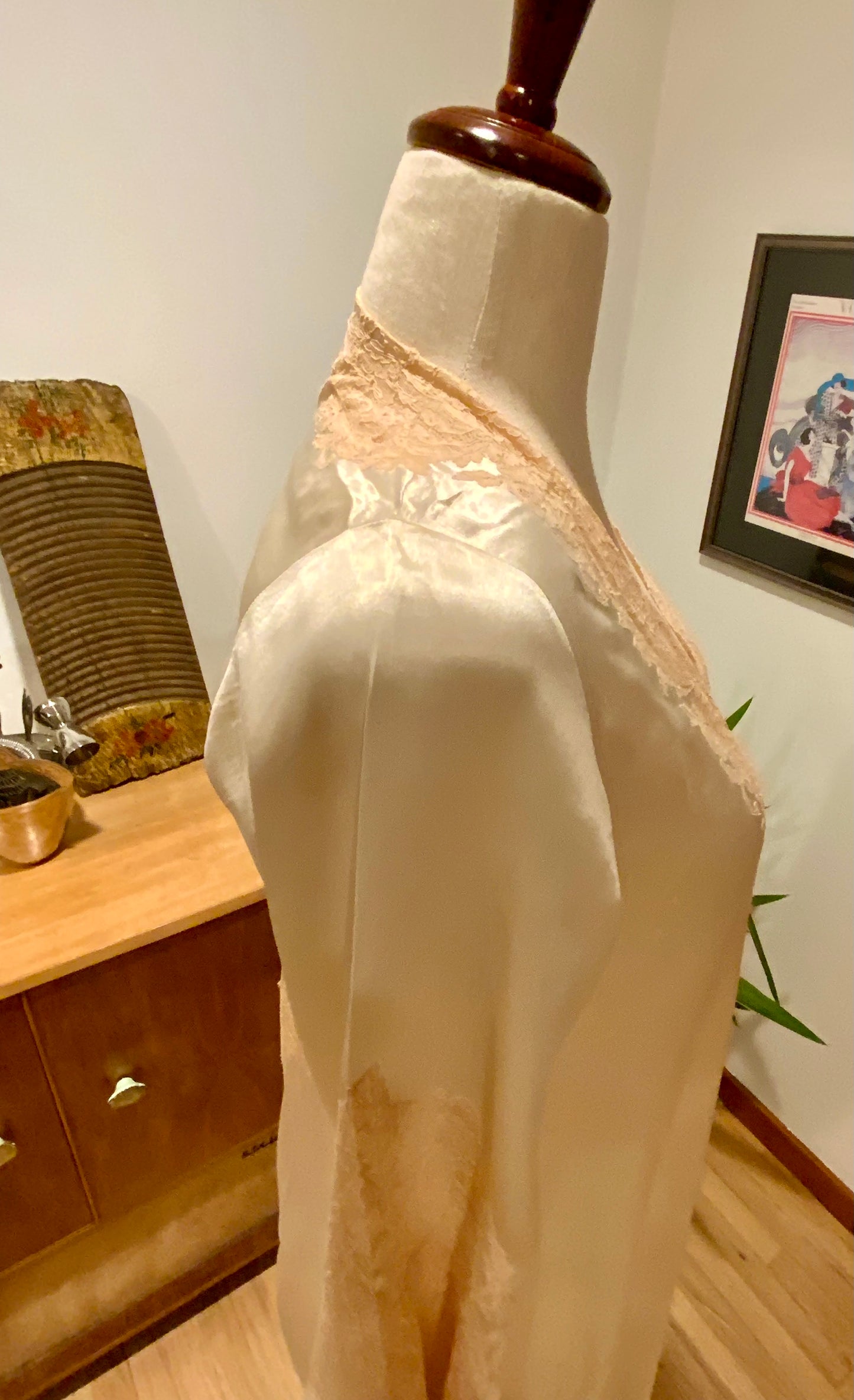 1930s Pure Silk & Lace Robe – Ivory Antique Peignoir with Hand – Luxury Vintage - 30AR