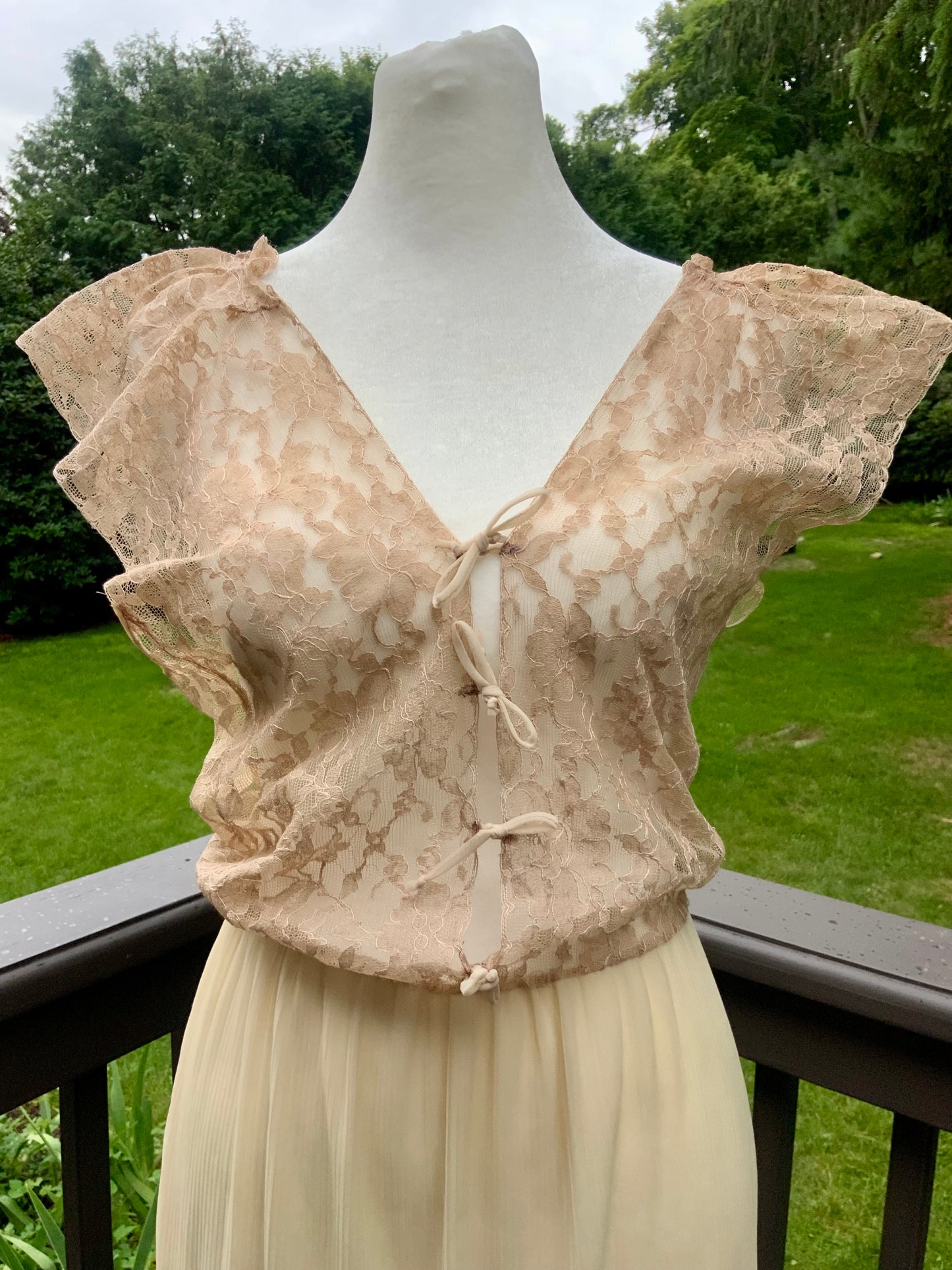 Hand Dyed 1940s Champagne Lace Bridal Gown Pleated Wedding Dress Vintage Boudoir Dress
- 40B3