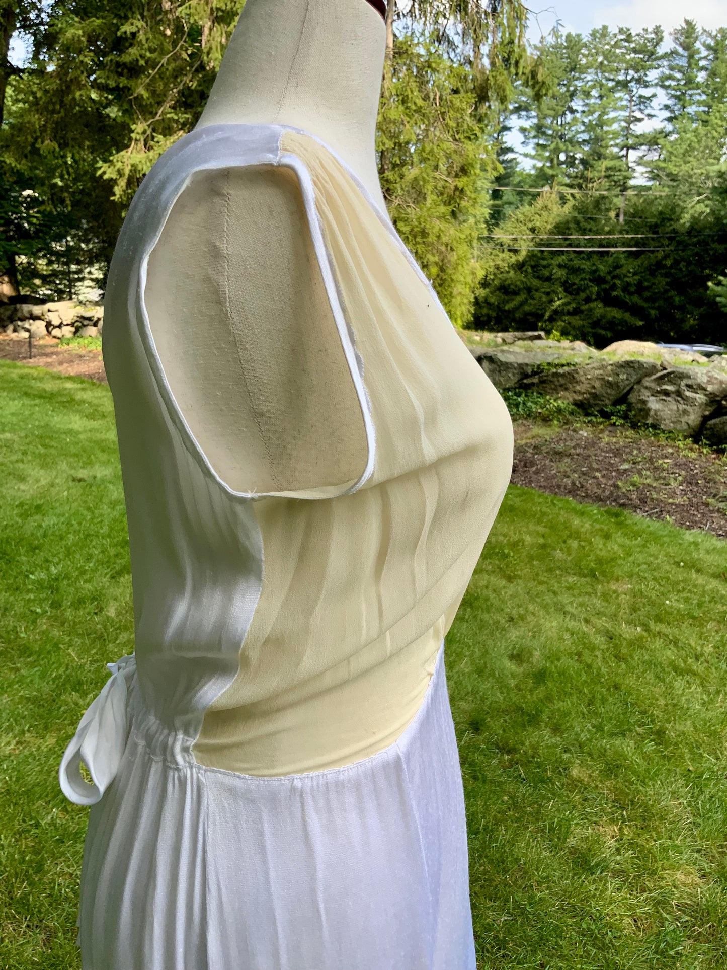 1930s Ivory Silk Chiffon and White Satin Boudoir Dress. Bridal Boudoir. 30cc