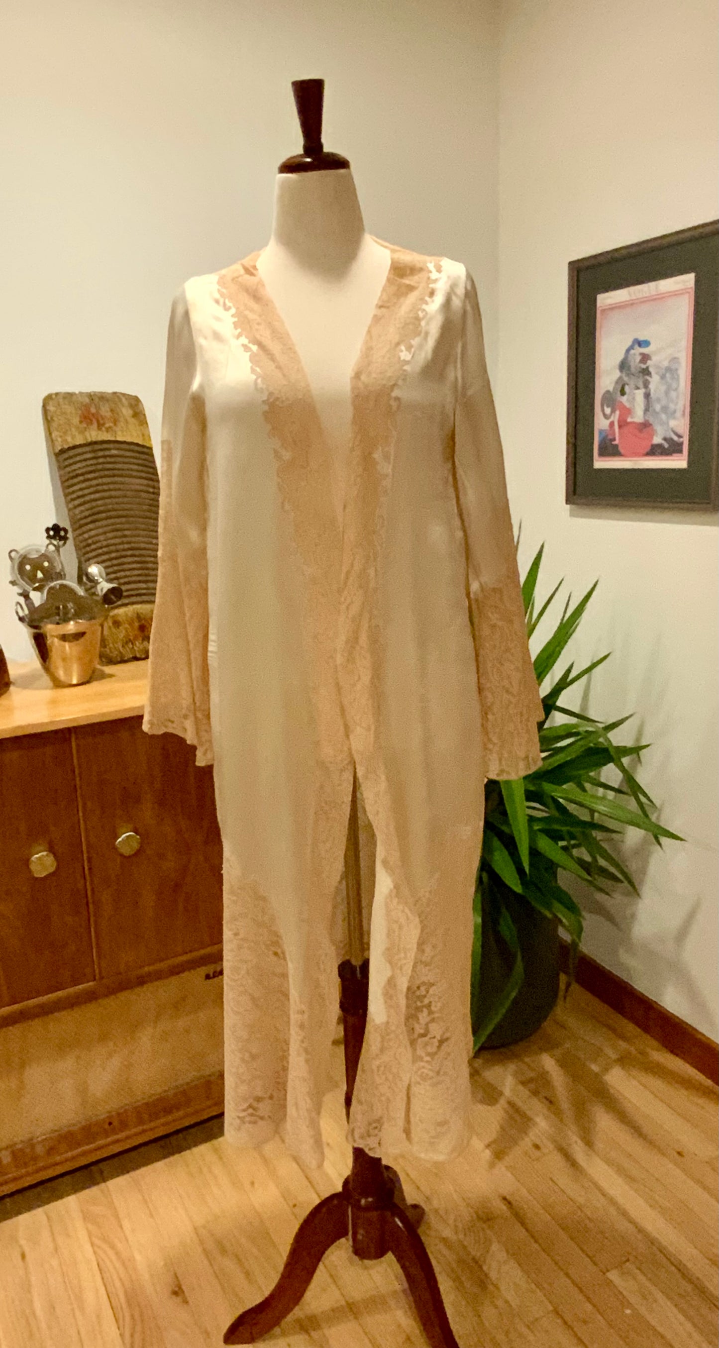1930s Pure Silk & Lace Robe – Ivory Antique Peignoir with Hand – Luxury Vintage - 30AR
