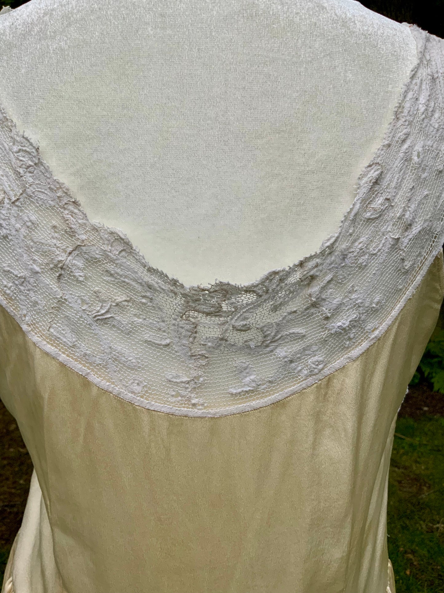 1930s Pure Silk and Lace Nightgown. Champagne Ivory Embroidered Gown. Romantic Bridal Slip Dress.30CG