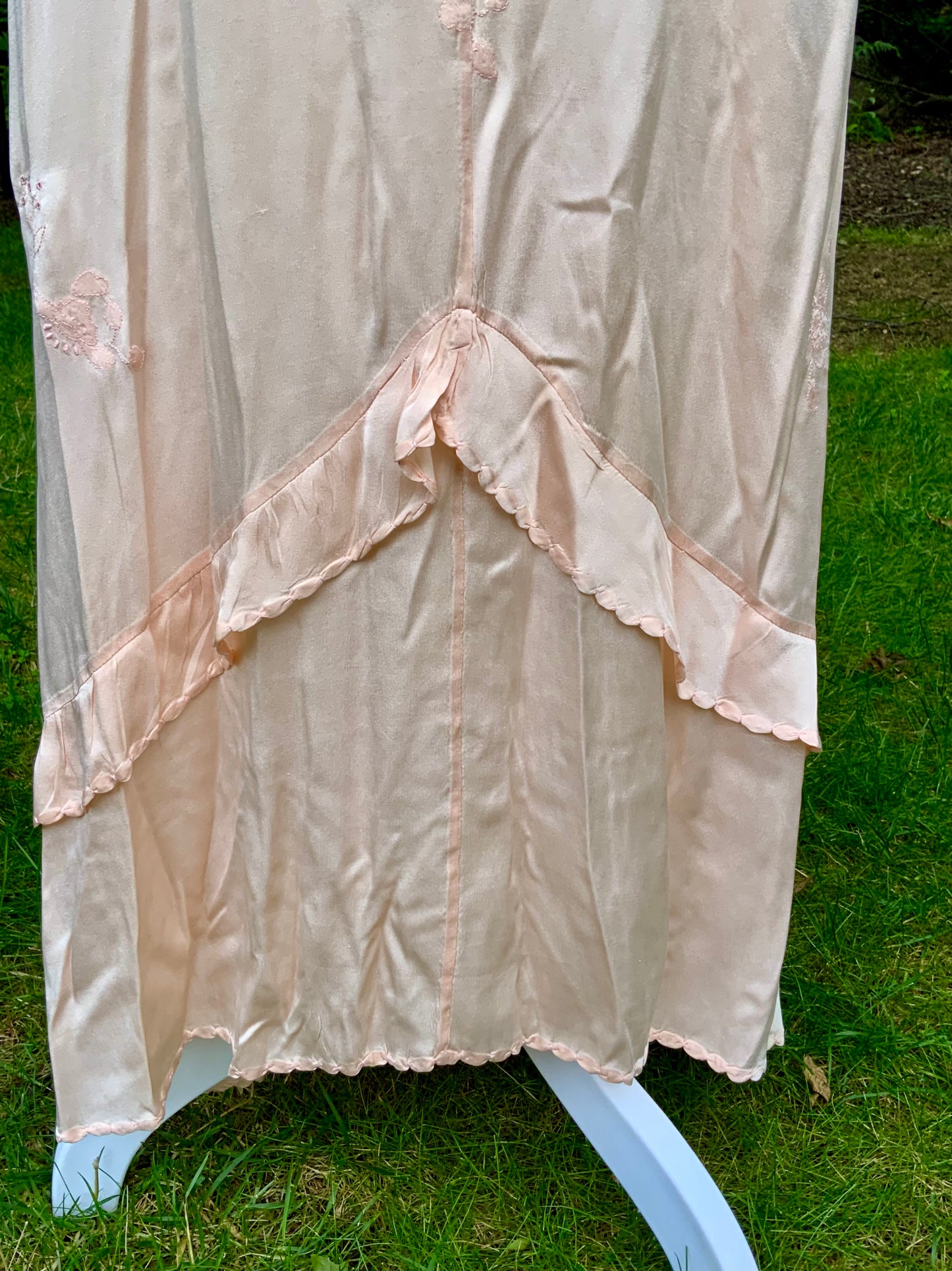 1930s Peach Silk Embroidered Gown with Train. Alternative Vintage Bridal Dress.30CF