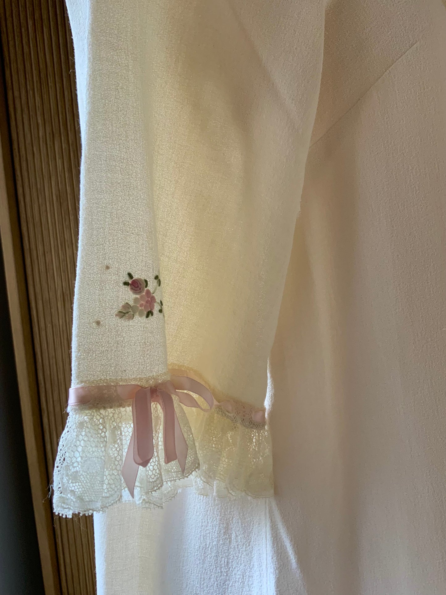 1950s Vintage Nylon Crepe Peignoir Robe Lace Ribbon Embroidered Boudoir Lingerie-50BF