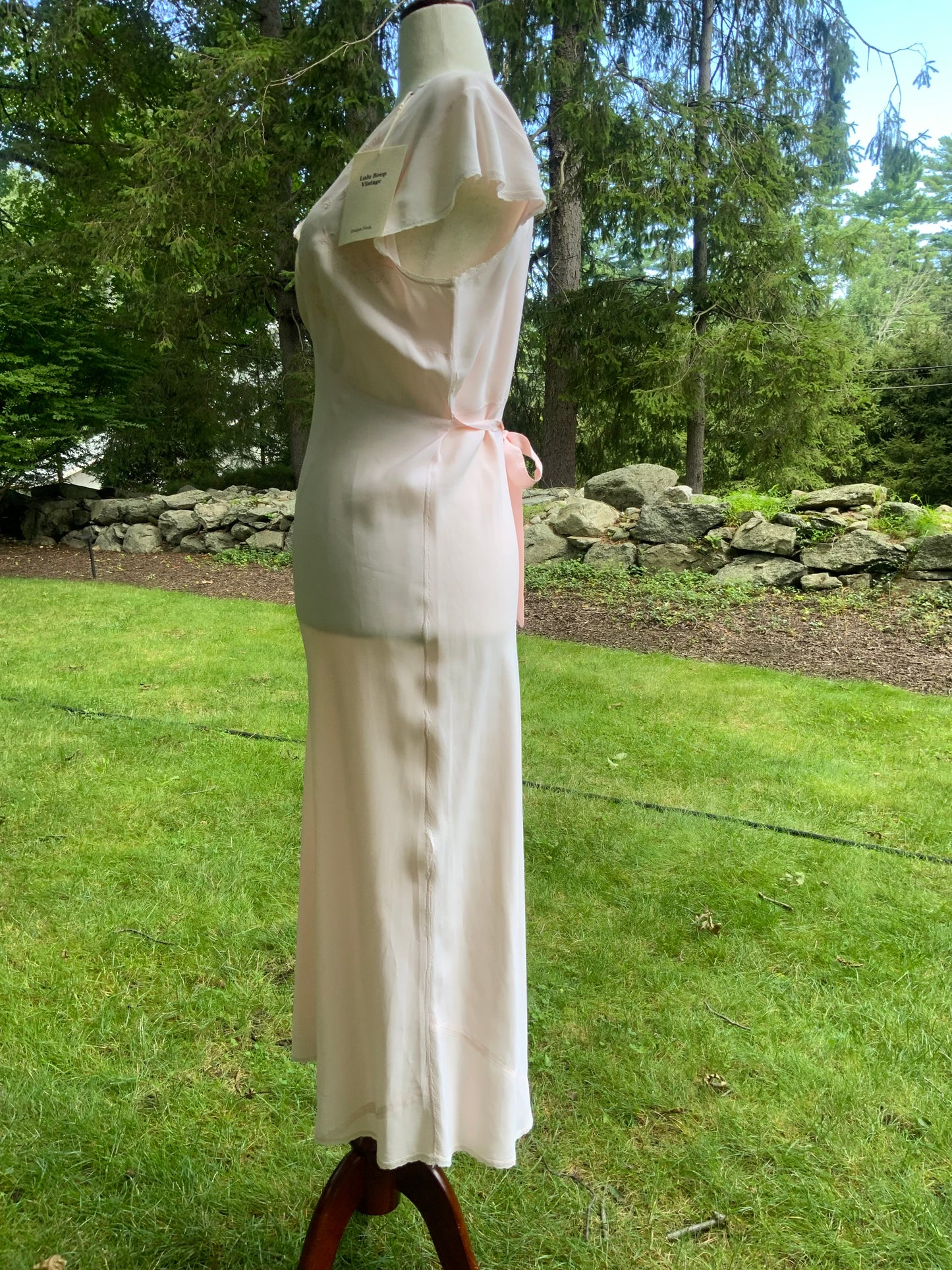 1930s Peach Embroidered Nightgown. Bias Cut Gown with Flutter Sleeves and Sash. Old Hollywood Lingerie.30CO.