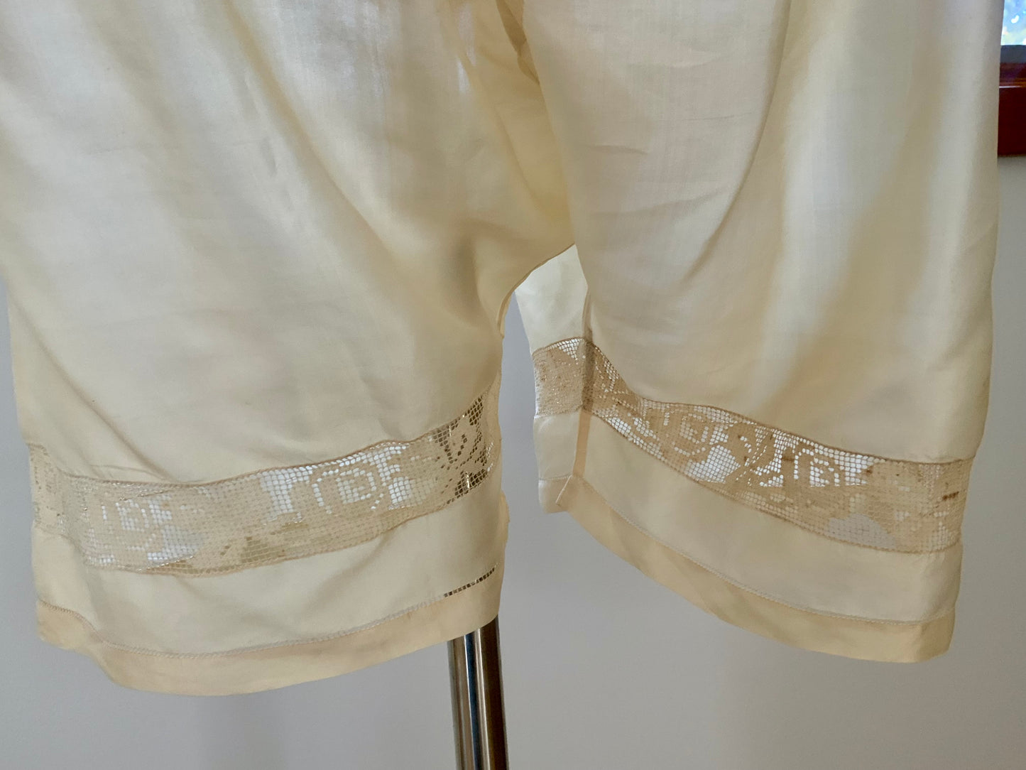 Edwardian Silk Pantalettes with Filet Lace • Antique Bloomers • Victorian Drawers • 1900s Boudoir Lingerie-ED52