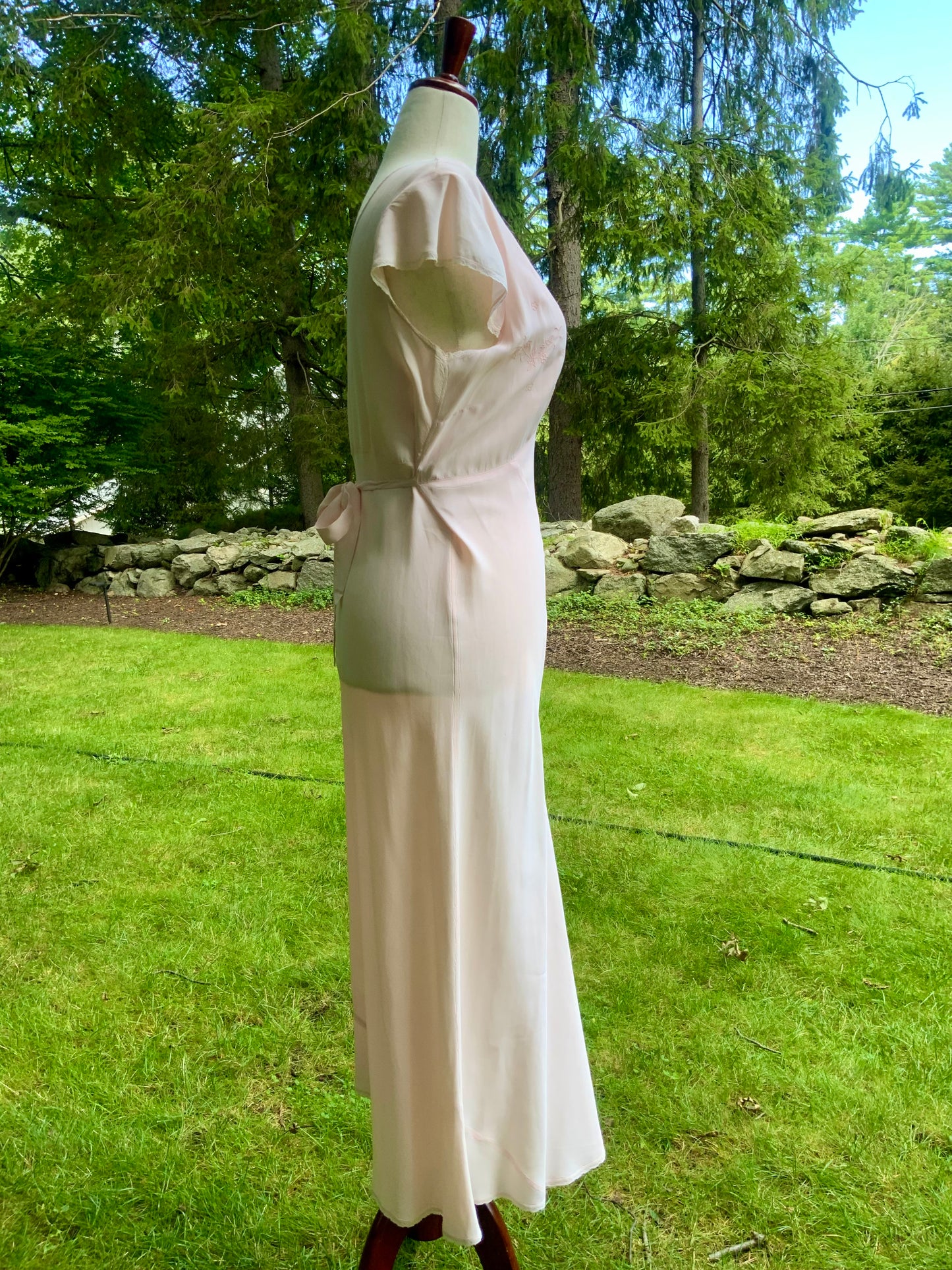 1930s Peach Embroidered Nightgown. Bias Cut Gown with Flutter Sleeves and Sash. Old Hollywood Lingerie.30CO.