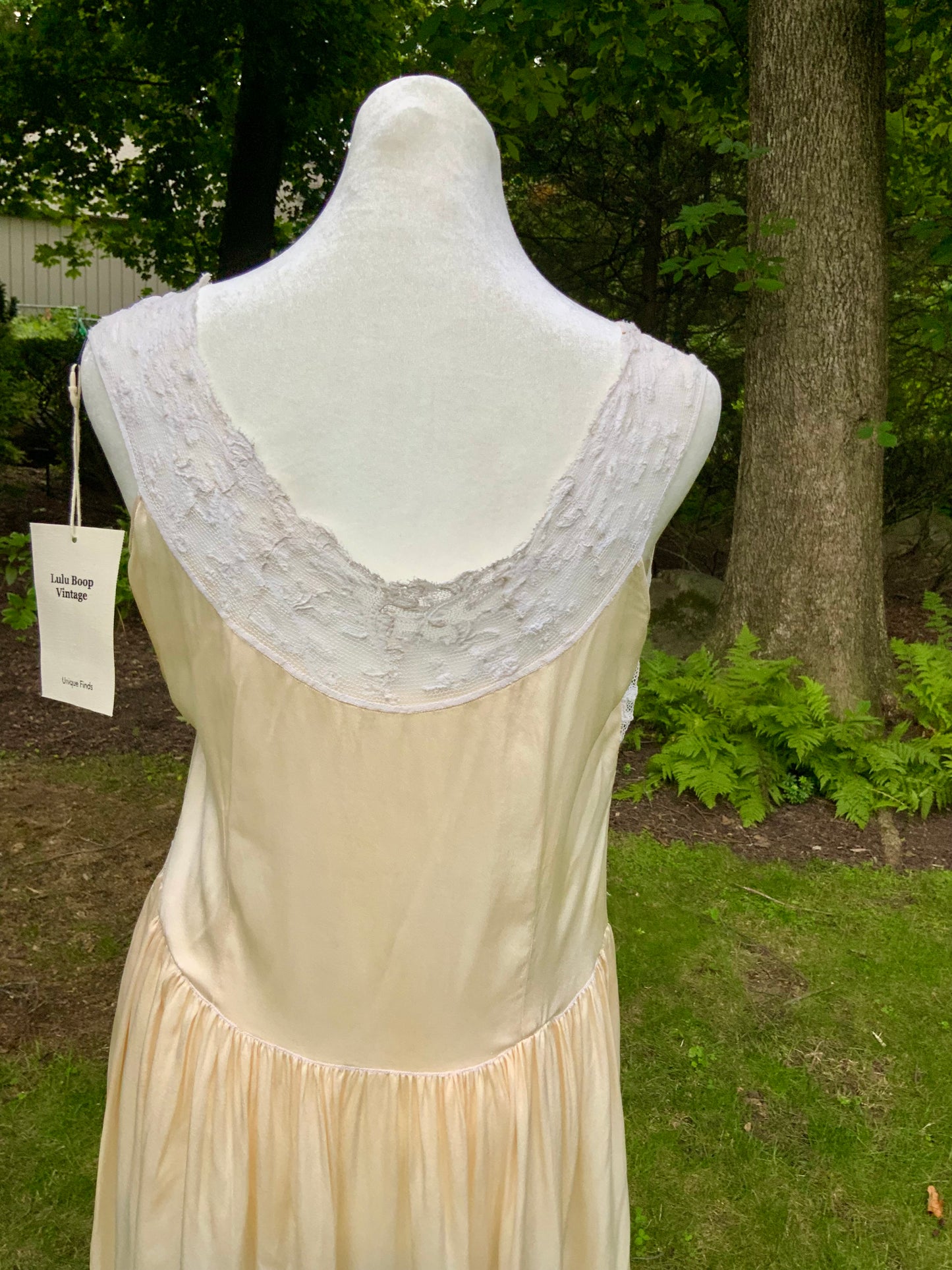 1930s Pure Silk and Lace Nightgown. Champagne Ivory Embroidered Gown. Romantic Bridal Slip Dress.30CG