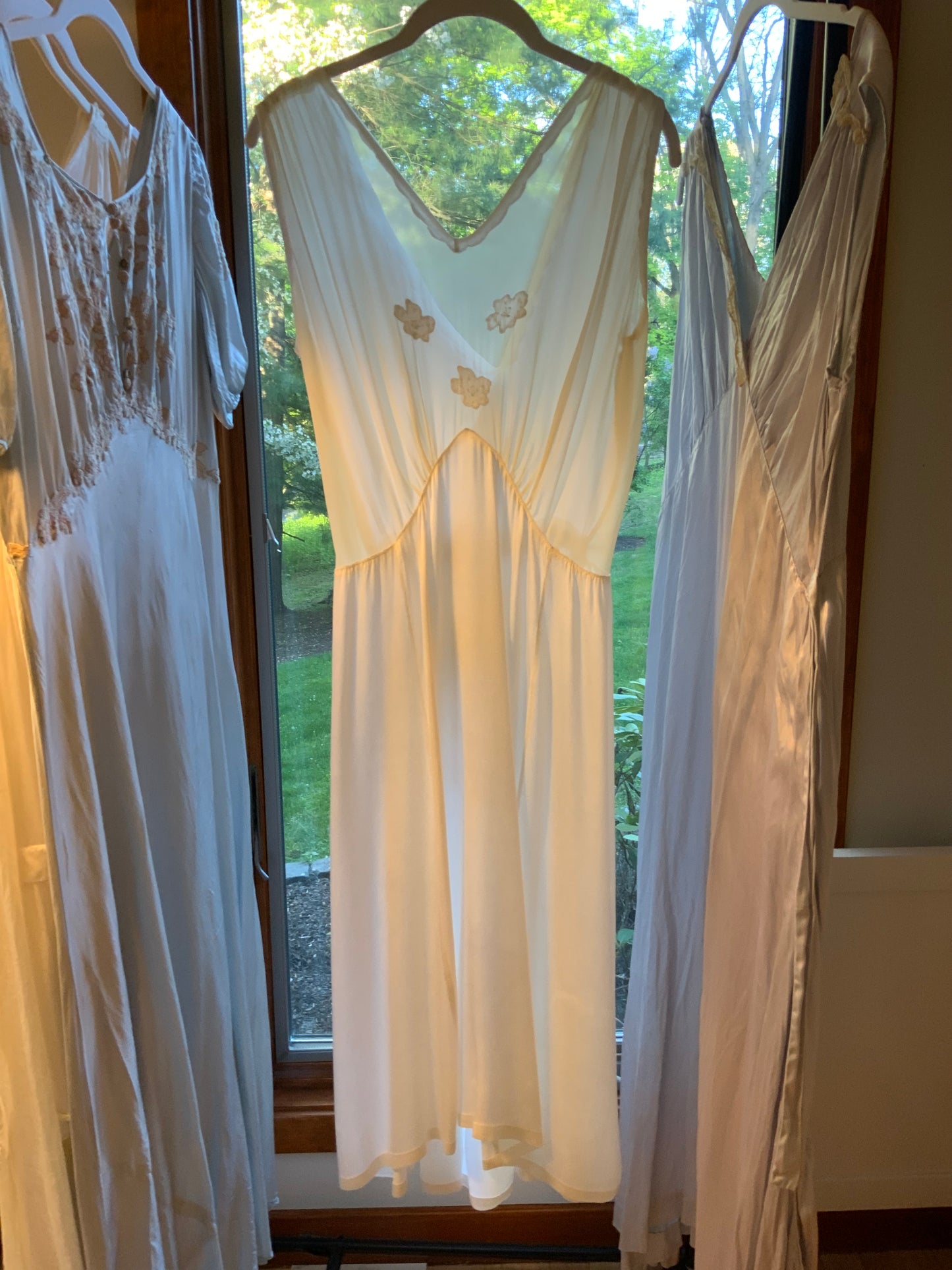 1930s Ivory Silk Chiffon and White Satin Boudoir Dress. Bridal Boudoir. 30cc