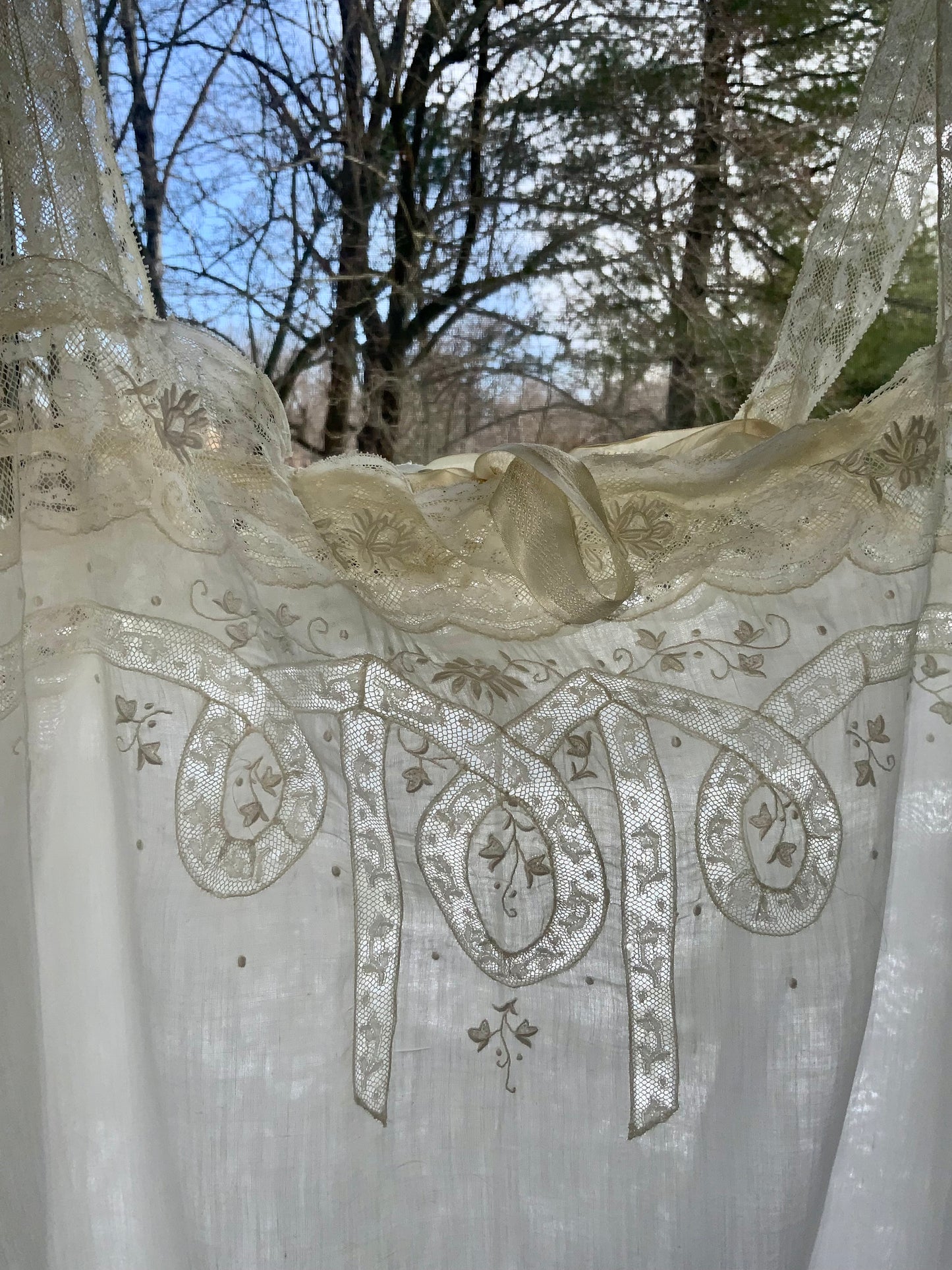 Edwardian Cotton Batiste Boudoir Nightgown c.1905–1915 – Antique Lace Appliqué, Floral Embroidery & Lace Straps-ED64