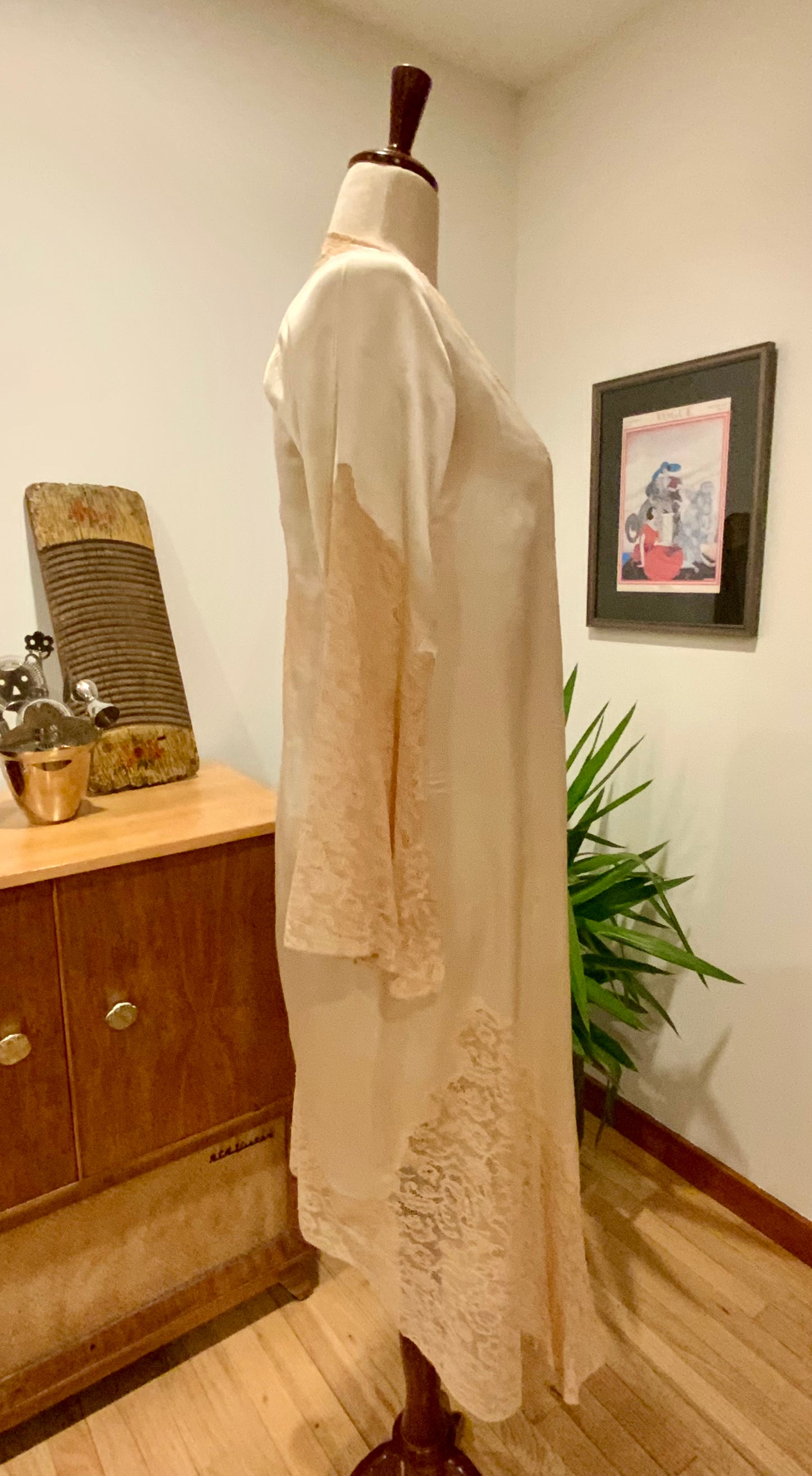 1930s Pure Silk & Lace Robe – Ivory Antique Peignoir with Hand – Luxury Vintage - 30AR