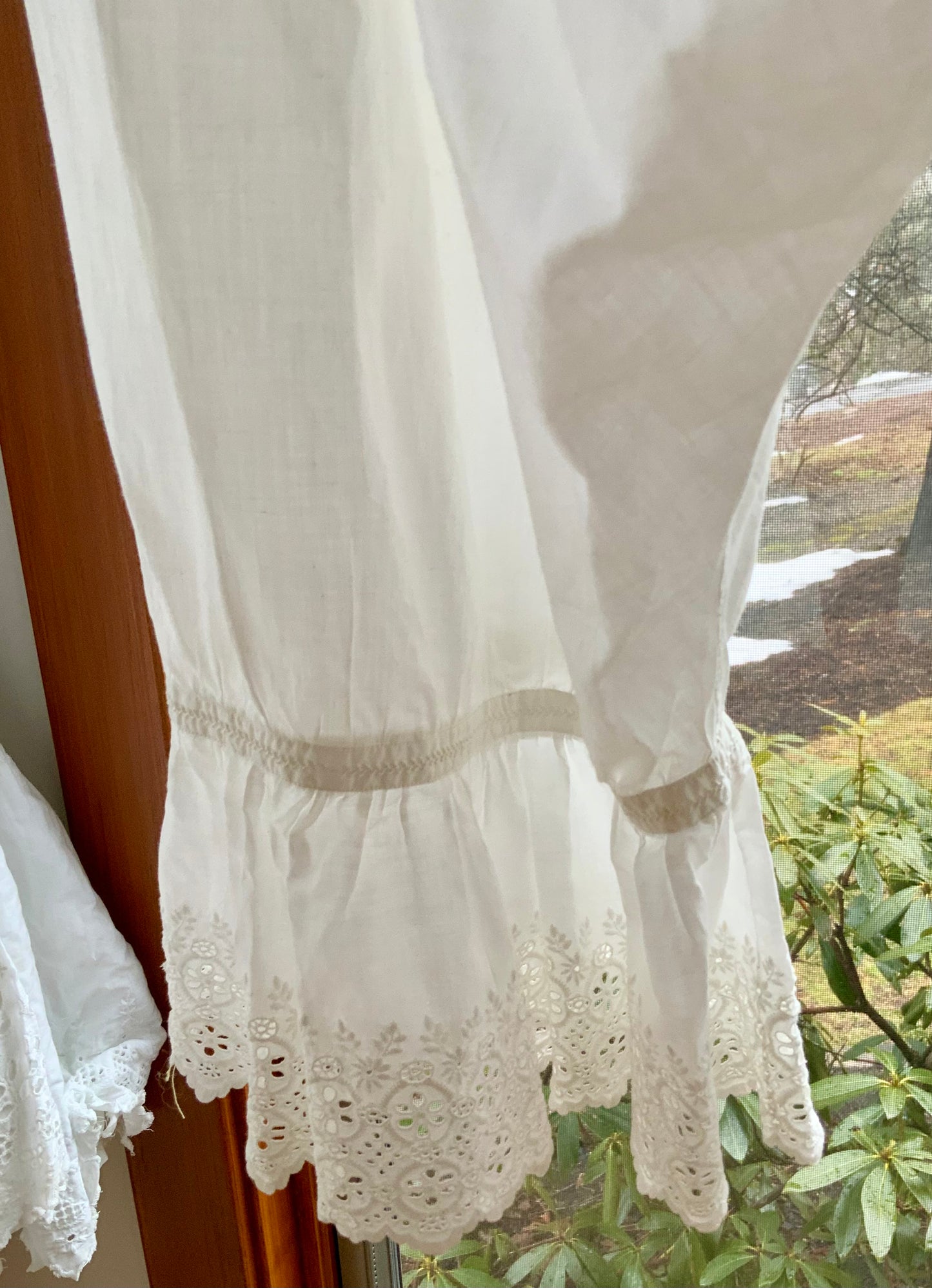 Edwardian White Cotton Bloomers with Broderie Anglaise Lace Hem – Antique Open Drawers Lingerie c.1905–1915-ED67