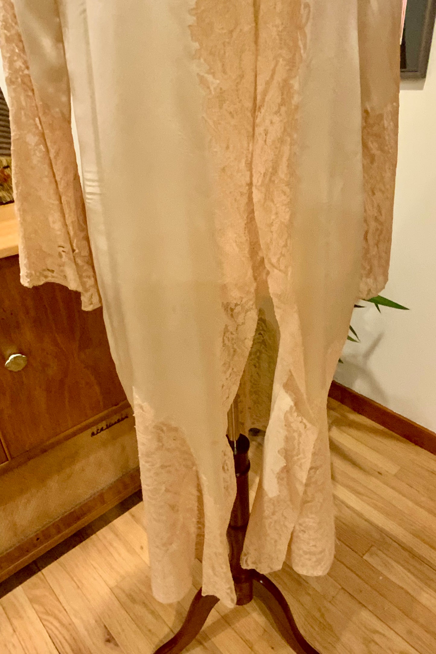 1930s Pure Silk & Lace Robe – Ivory Antique Peignoir with Hand – Luxury Vintage - 30AR