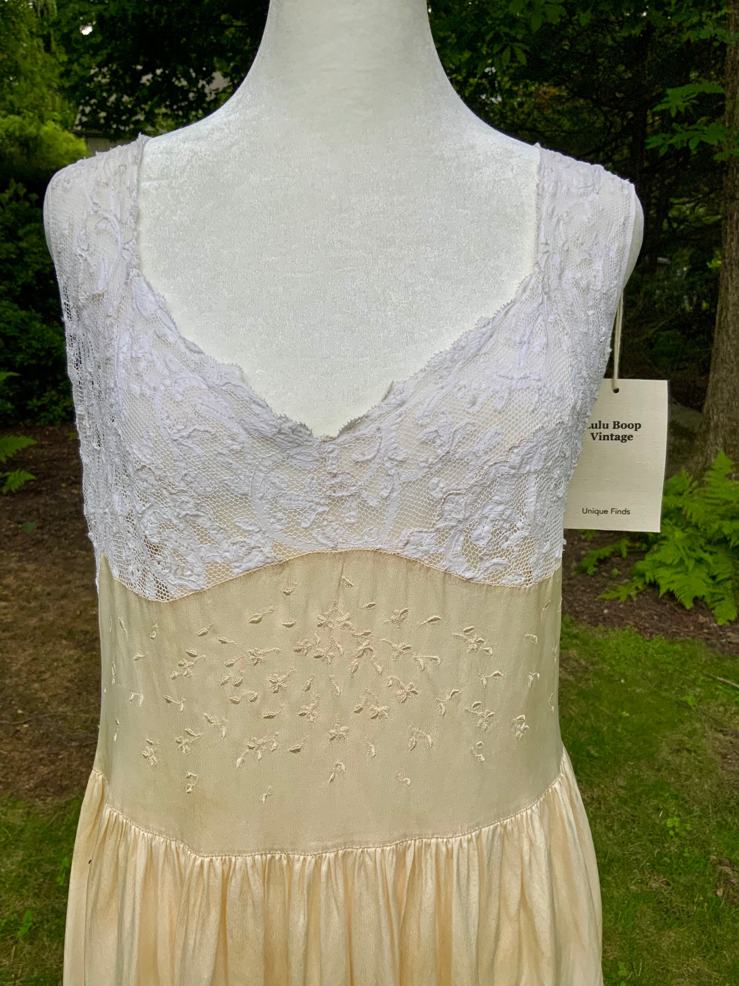 1930s Pure Silk and Lace Nightgown. Champagne Ivory Embroidered Gown. Romantic Bridal Slip Dress.30CG