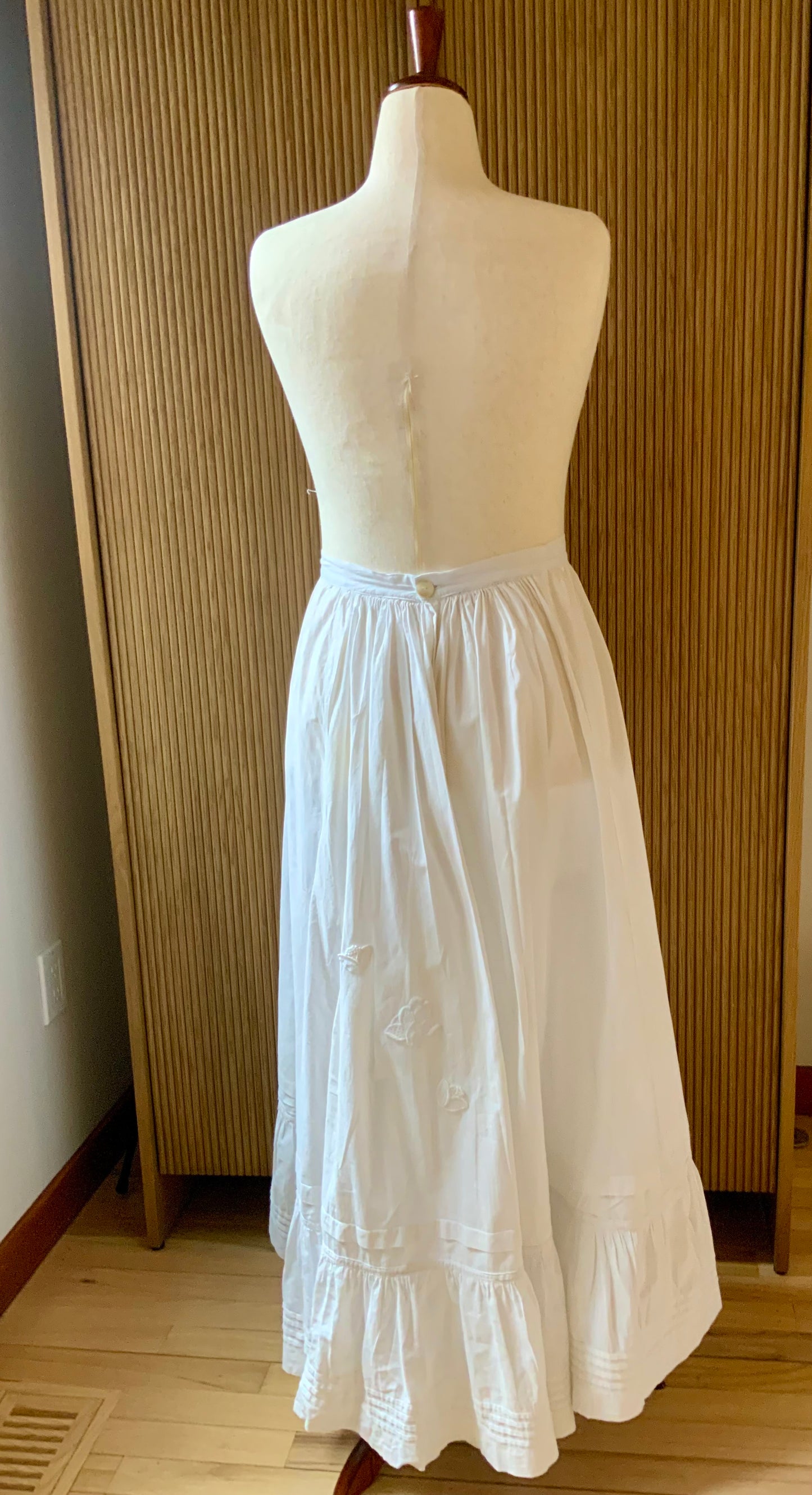 Antique Edwardian White Cotton Petticoat Skirt with Hand-Applied Vintage Appliqués-ED75