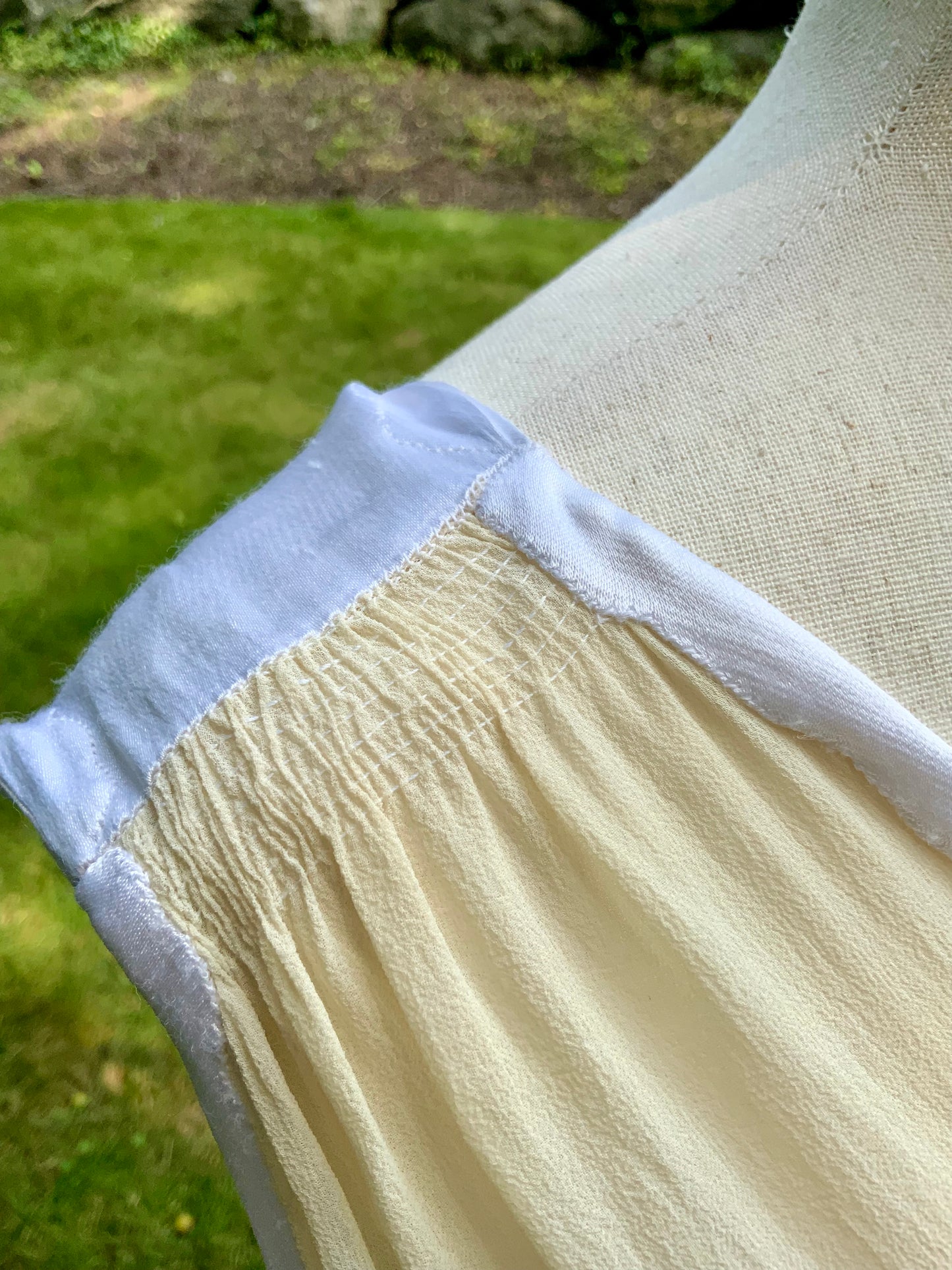 1930s Ivory Silk Chiffon and White Satin Boudoir Dress. Bridal Boudoir. 30cc