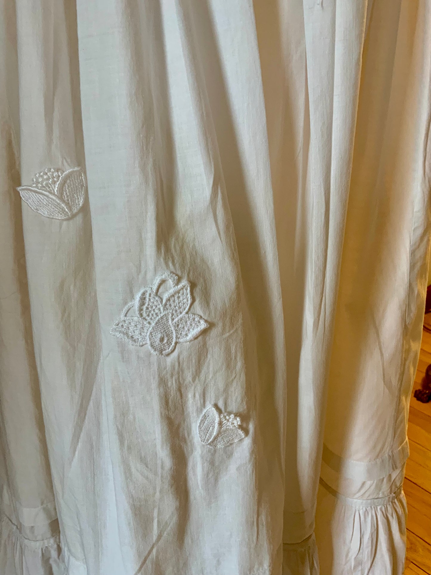 Antique Edwardian White Cotton Petticoat Skirt with Hand-Applied Vintage Appliqués-ED75