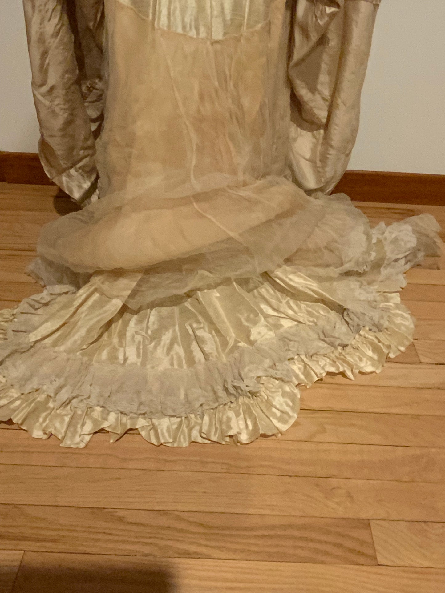 Victorian Silk Wedding Gown - 1890 - VI8