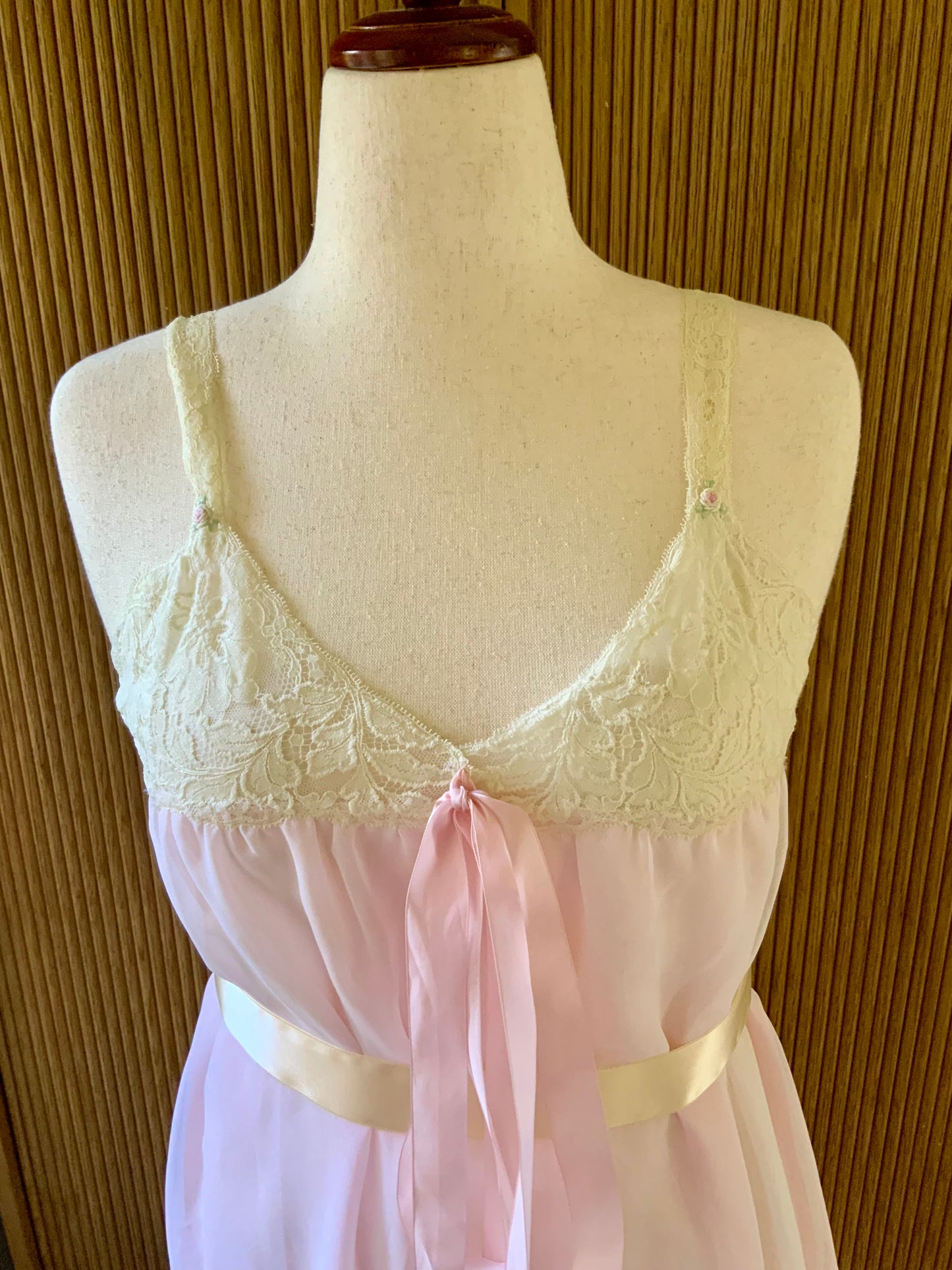 1970s Sheer Pink Nylon Nightgown with Floral Lace Appliqué Bodice & Double Layer – Romantic Lingerie Dress-70B