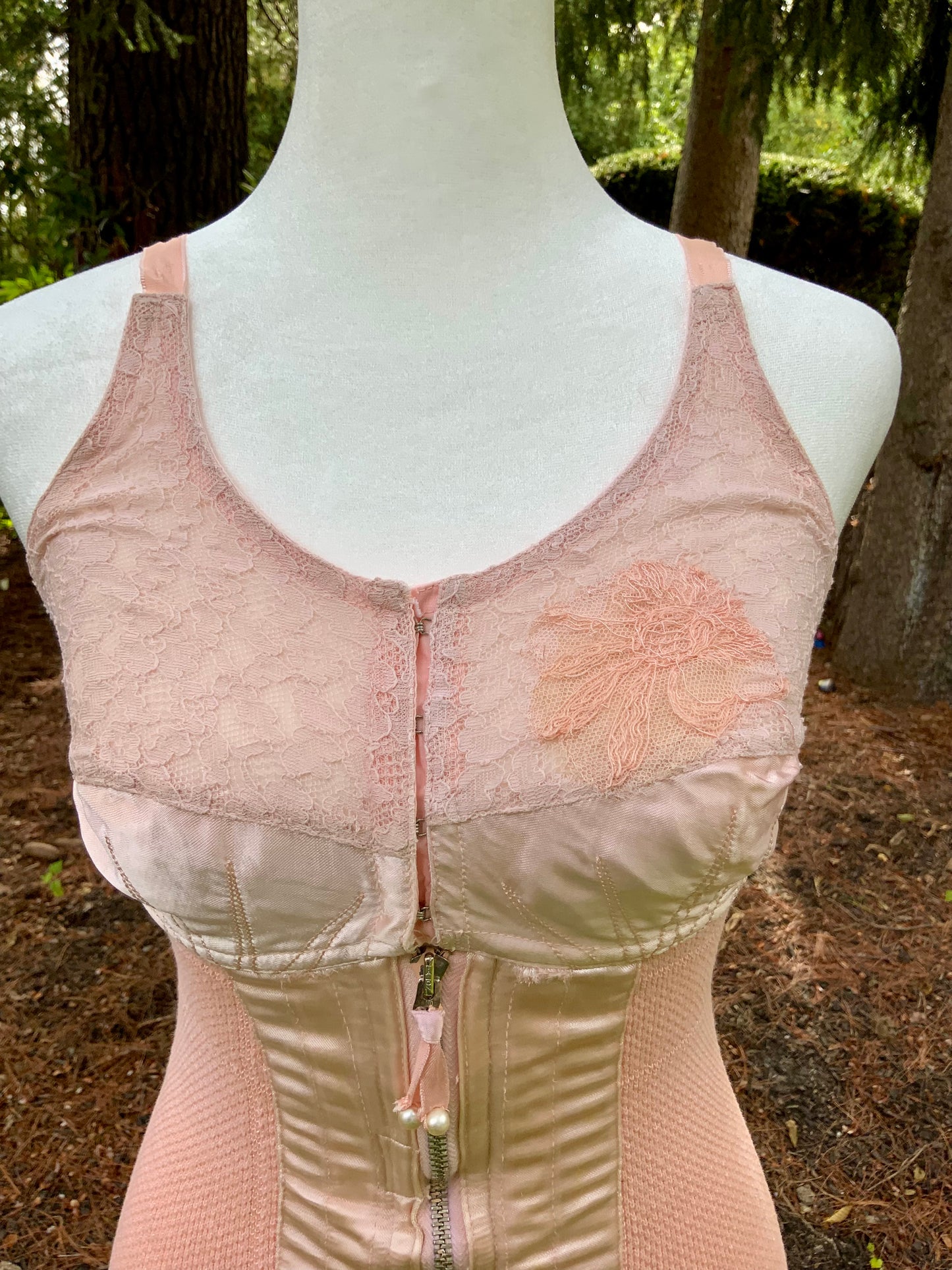 Vintage Corselet Girdle / Peach / Shaping Lingerie - Late 40s - 40AL corset
