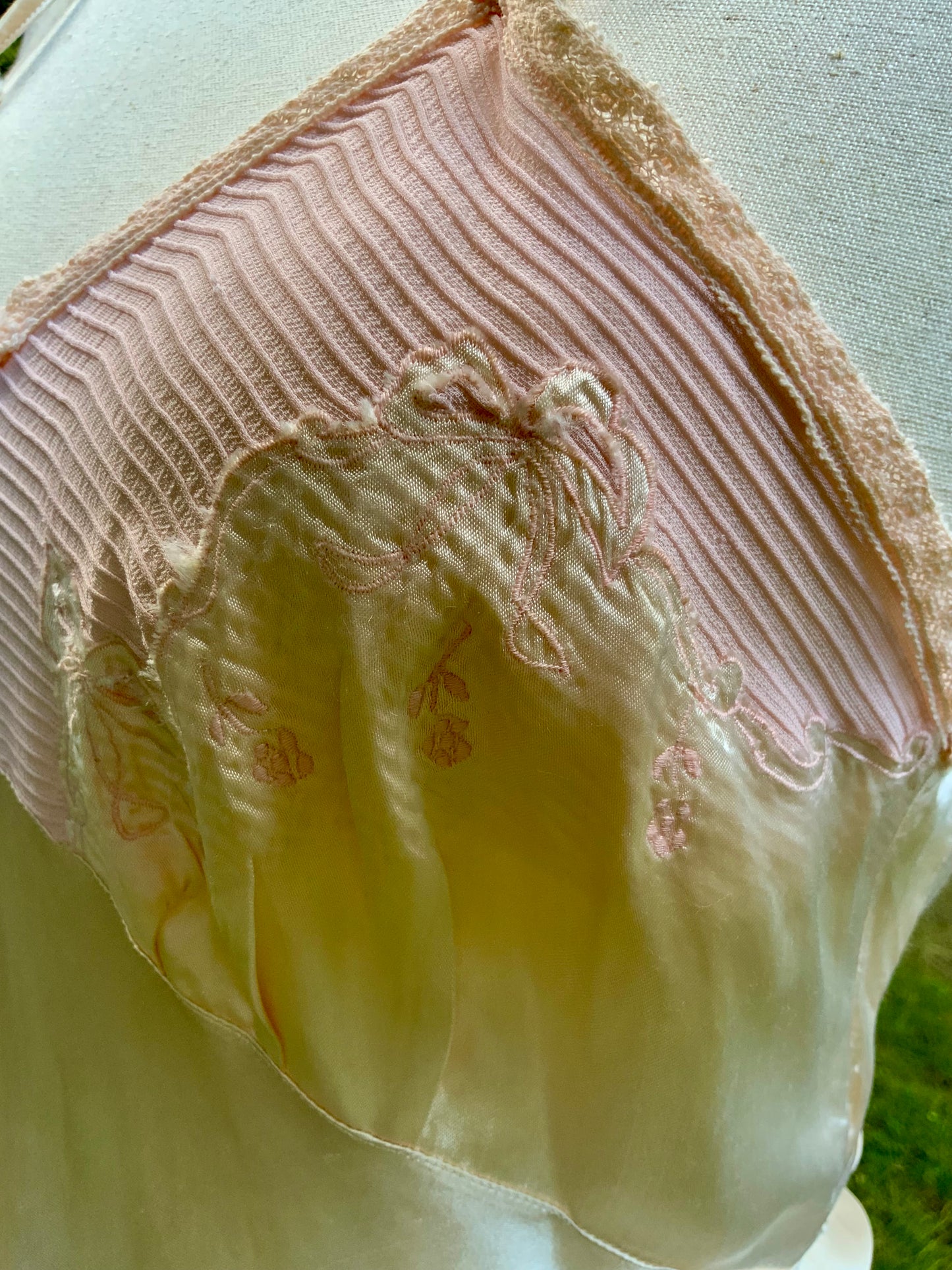 Late 1930s Peach Satin Slip Dress. Blush Pink Bodice. Floral Embroidery. Luxury Vintage Lingerie-40BR