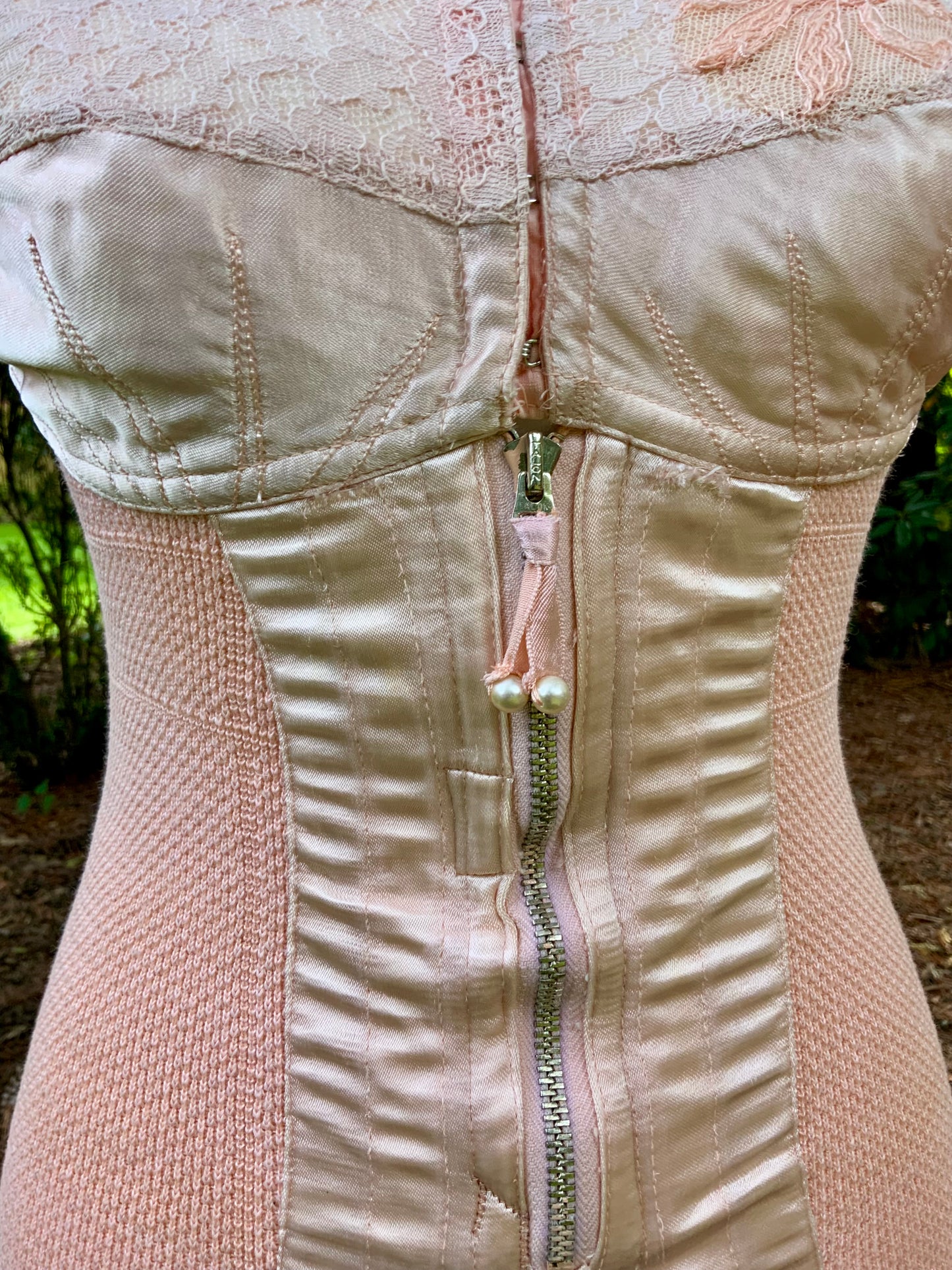 Vintage Corselet Girdle / Peach / Shaping Lingerie - Late 40s - 40AL corset