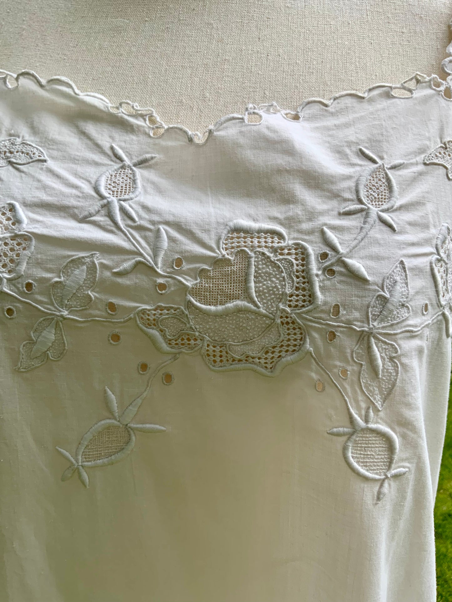 Late Edwardian White Cotton Nightgown. Antique Embroidered Cutwork Dress. Circa 1910s.ED100