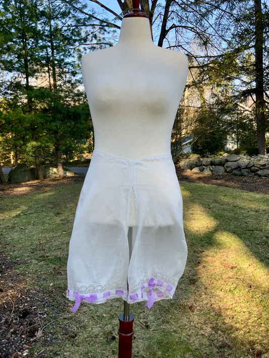 Antique Edwardian White Cotton Bloomers – Lace Trim – Lavender Ribbon Detail – Adjustable Waist – Split Crotch Drawers – Early 1900s Lingerie-ED72