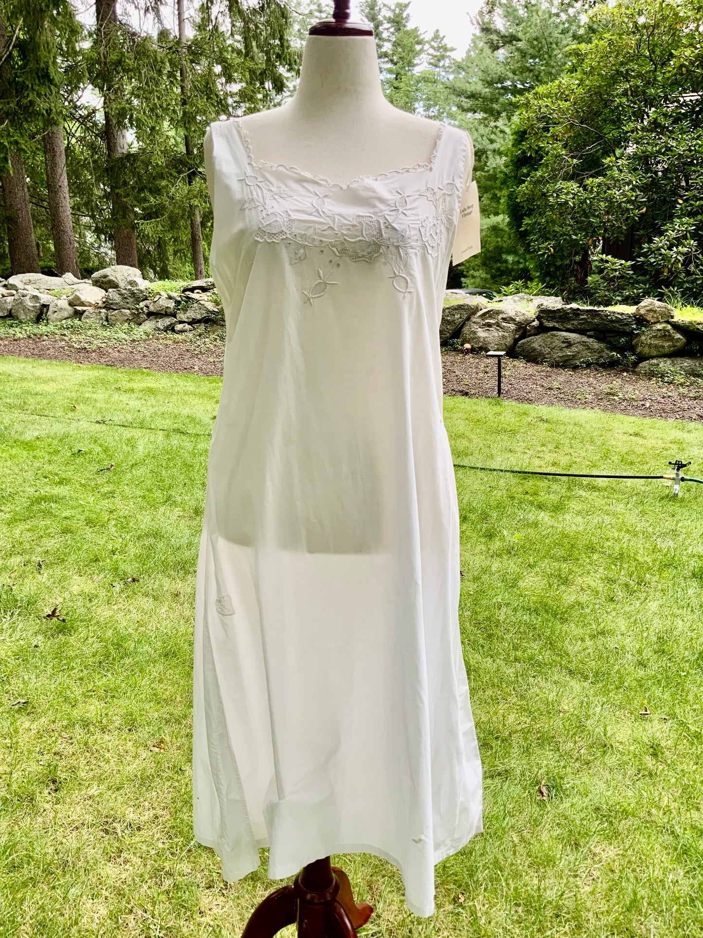 Late Edwardian White Cotton Nightgown. Antique Embroidered Cutwork Dress. Circa 1910s.ED100