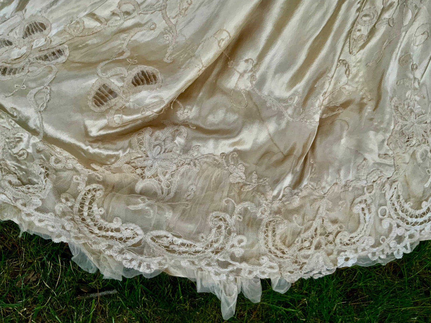 Victorian Silk Wedding Gown - 1890 - VI8