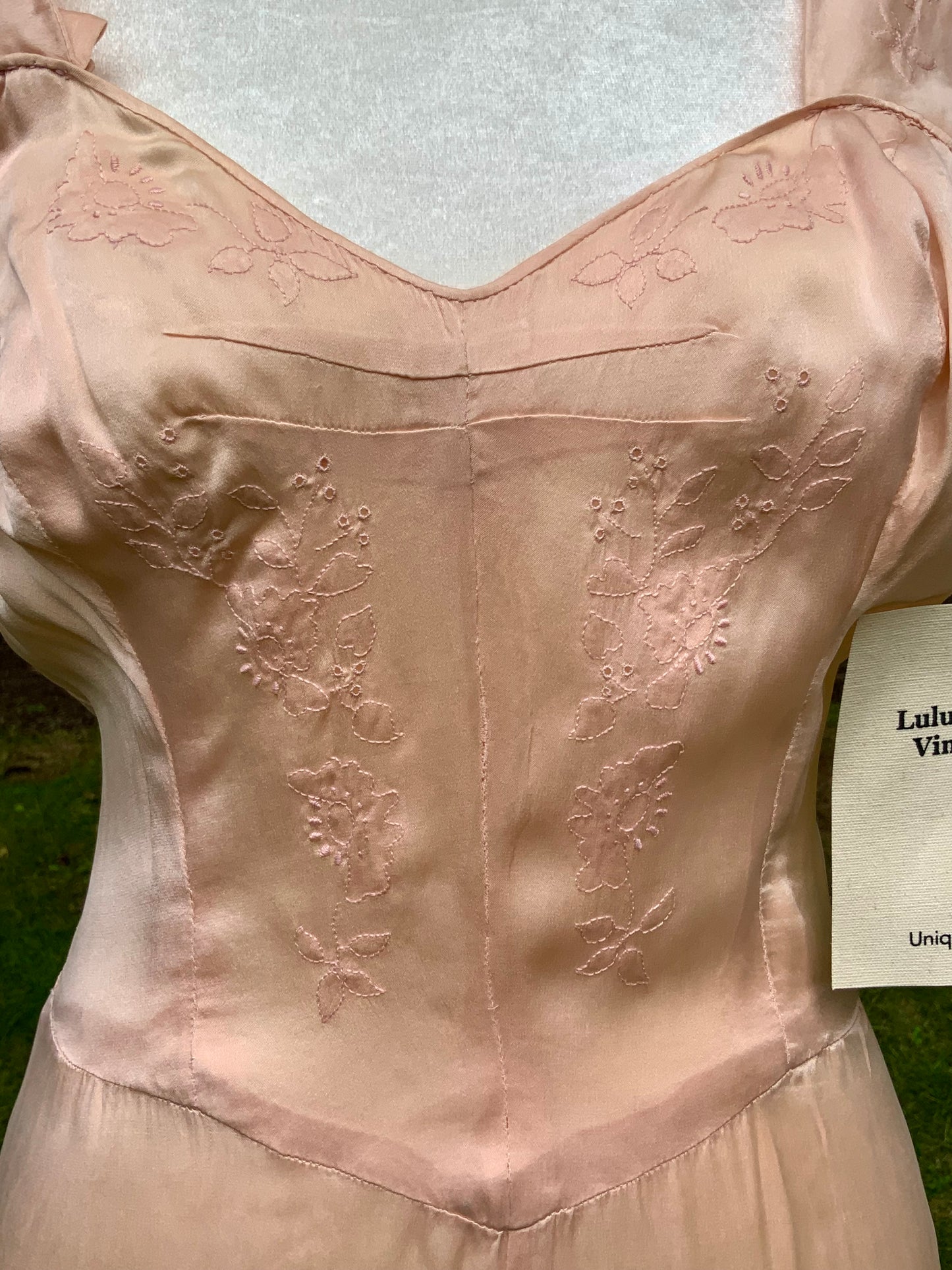 1930s Peach Silk Embroidered Gown with Train. Alternative Vintage Bridal Dress.30CF