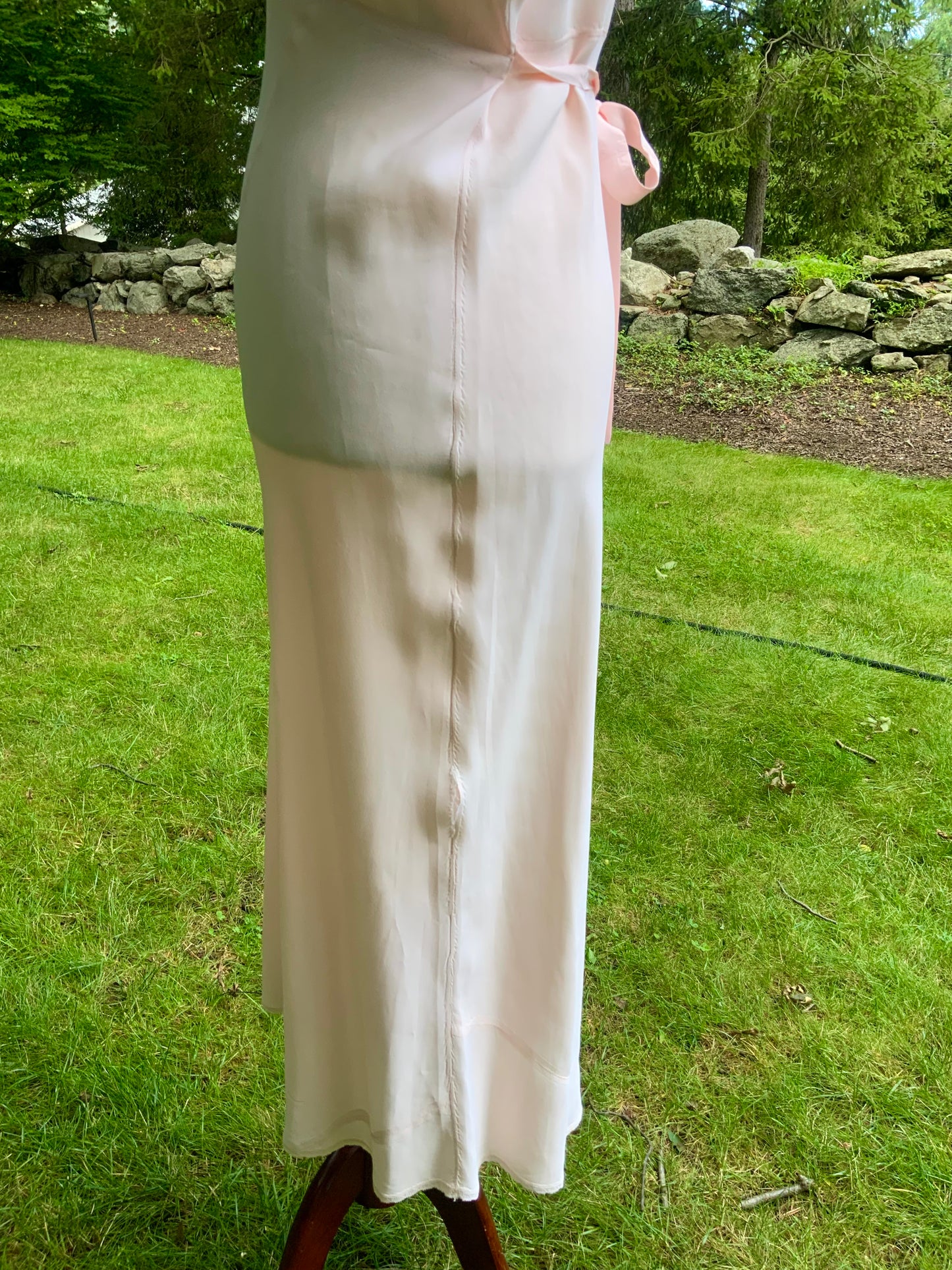 1930s Peach Embroidered Nightgown. Bias Cut Gown with Flutter Sleeves and Sash. Old Hollywood Lingerie.30CO.