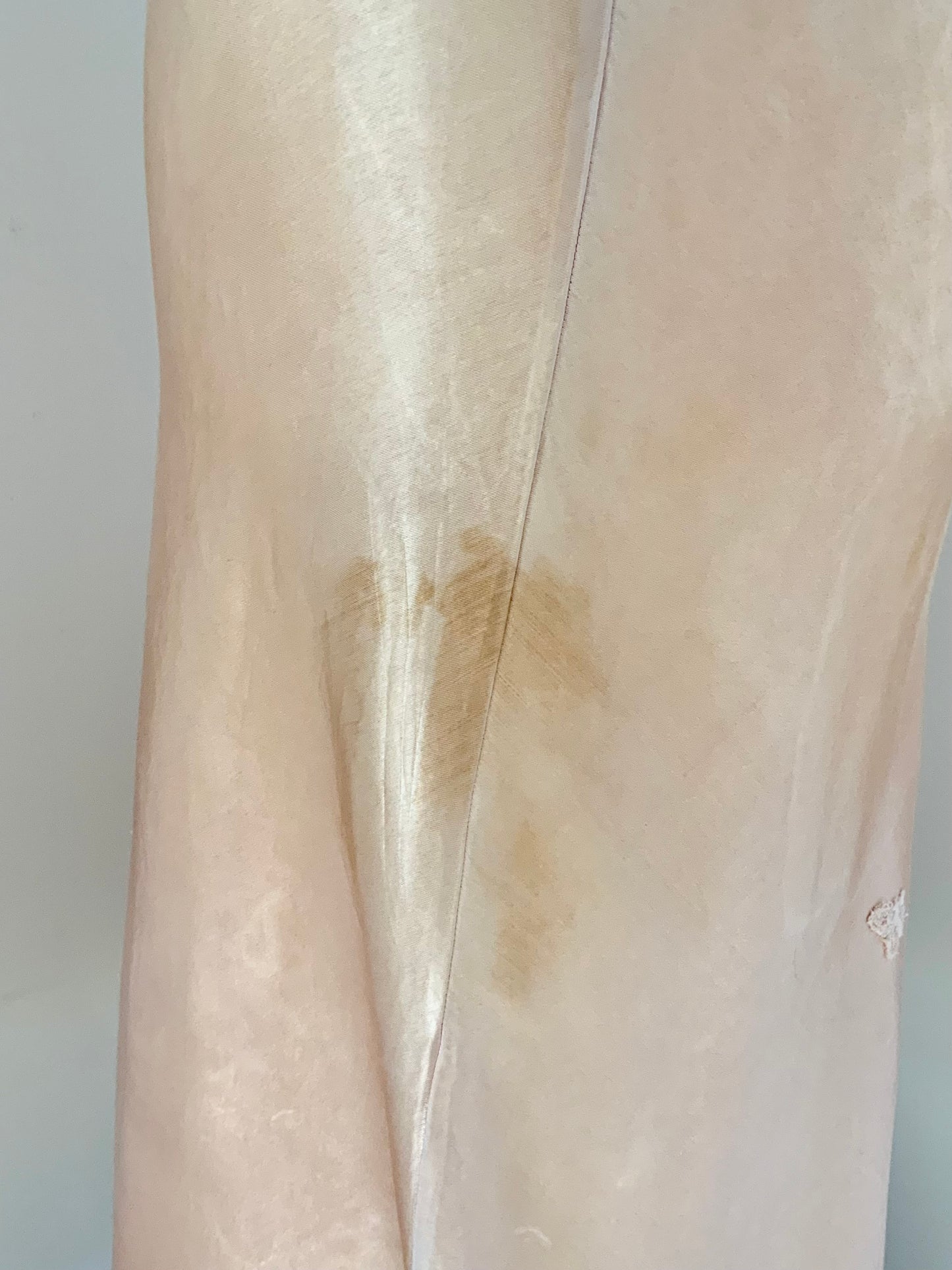 1940sVintage Hand-Dyed Satin Lace Slip Dress – Blush Peach with Satin Ribbon
- 40AA