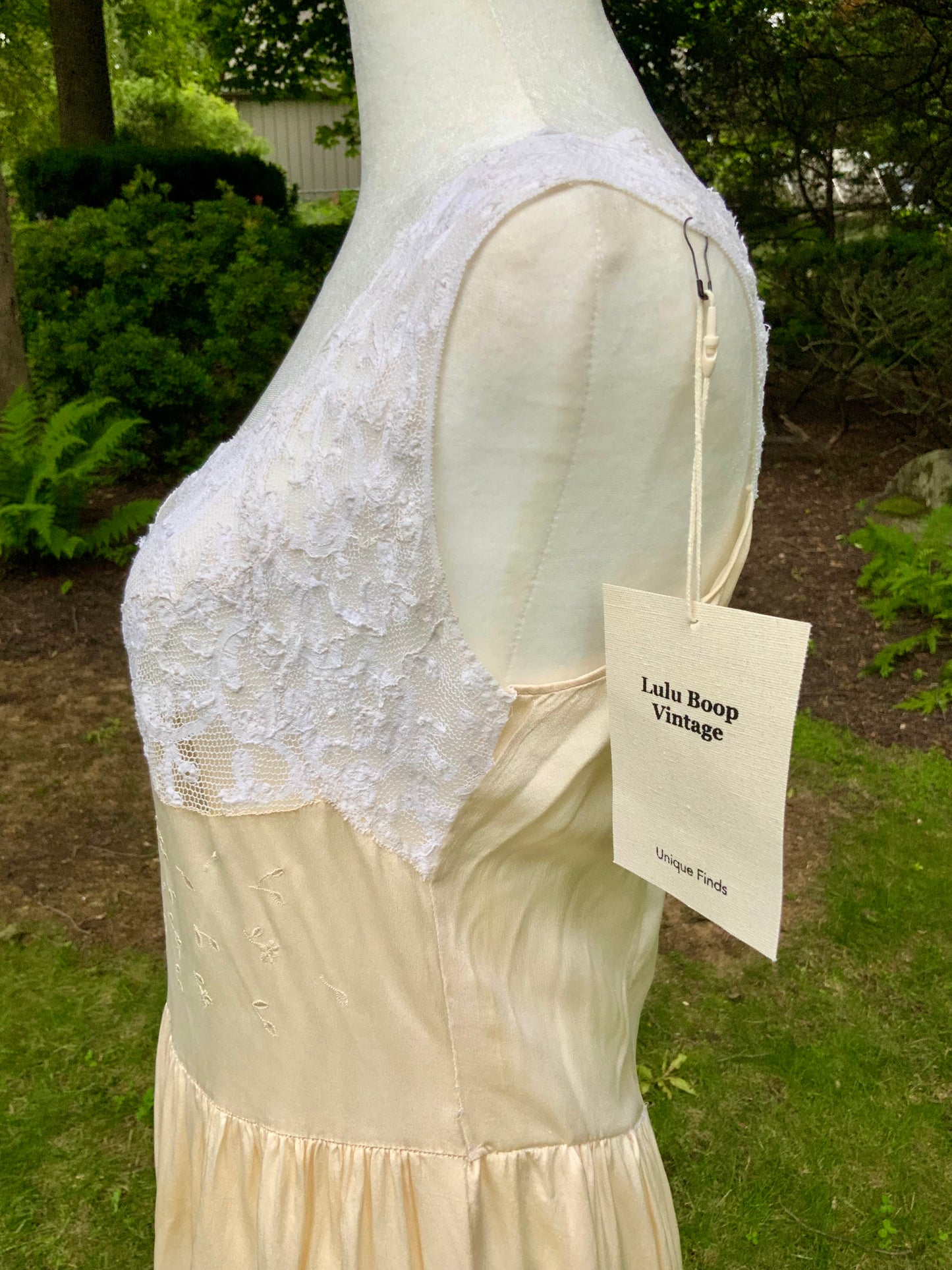 1930s Pure Silk and Lace Nightgown. Champagne Ivory Embroidered Gown. Romantic Bridal Slip Dress.30CG
