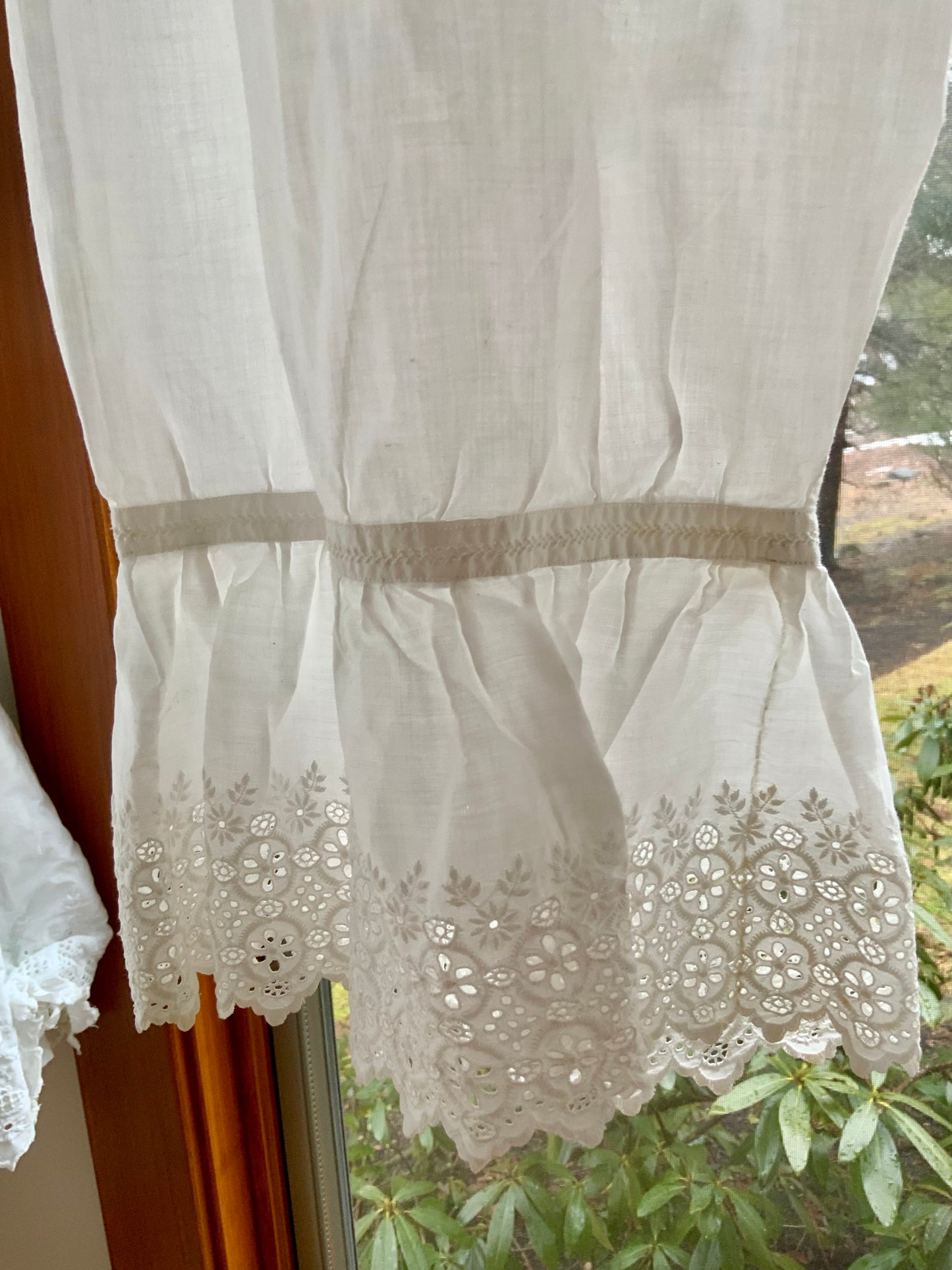 Edwardian White Cotton Bloomers with Broderie Anglaise Lace Hem – Antique Open Drawers Lingerie c.1905–1915-ED67