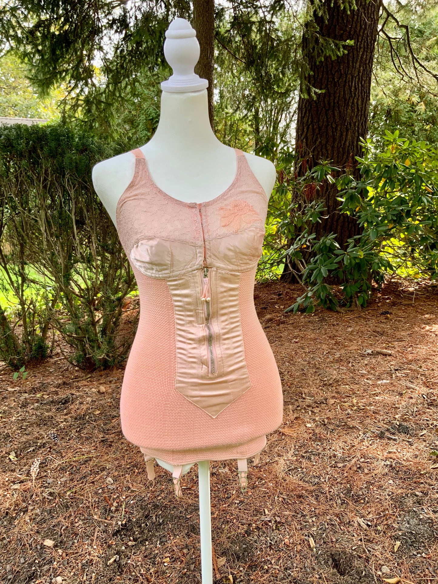 Vintage Corselet Girdle / Peach / Shaping Lingerie - Late 40s - 40AL corset
