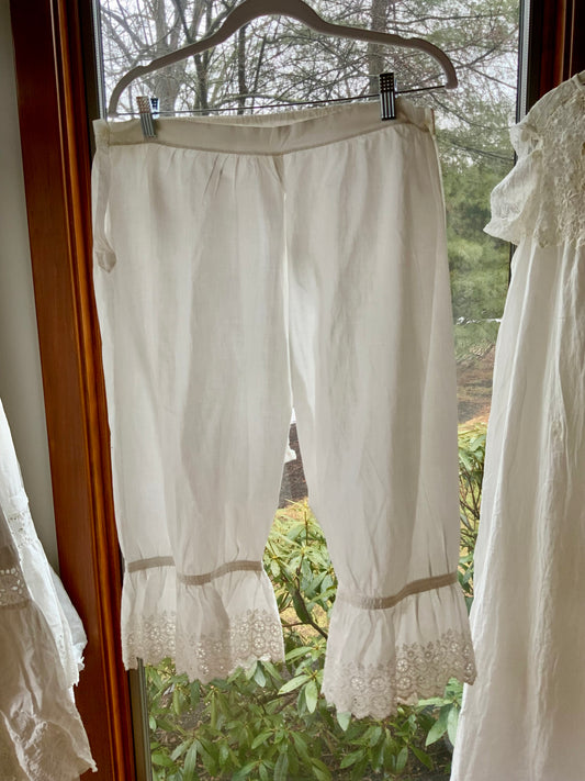 Edwardian White Cotton Bloomers with Broderie Anglaise Lace Hem – Antique Open Drawers Lingerie c.1905–1915-ED67