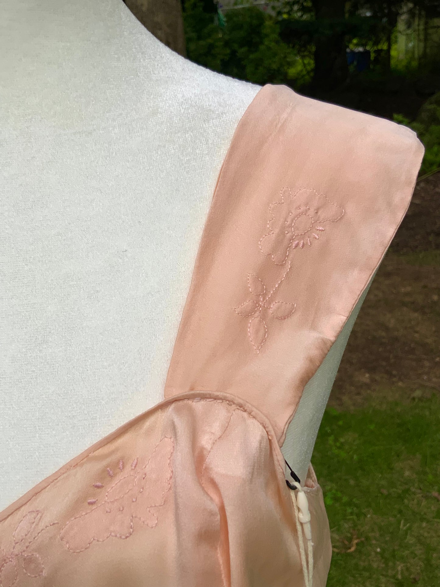 1930s Peach Silk Embroidered Gown with Train. Alternative Vintage Bridal Dress.30CF