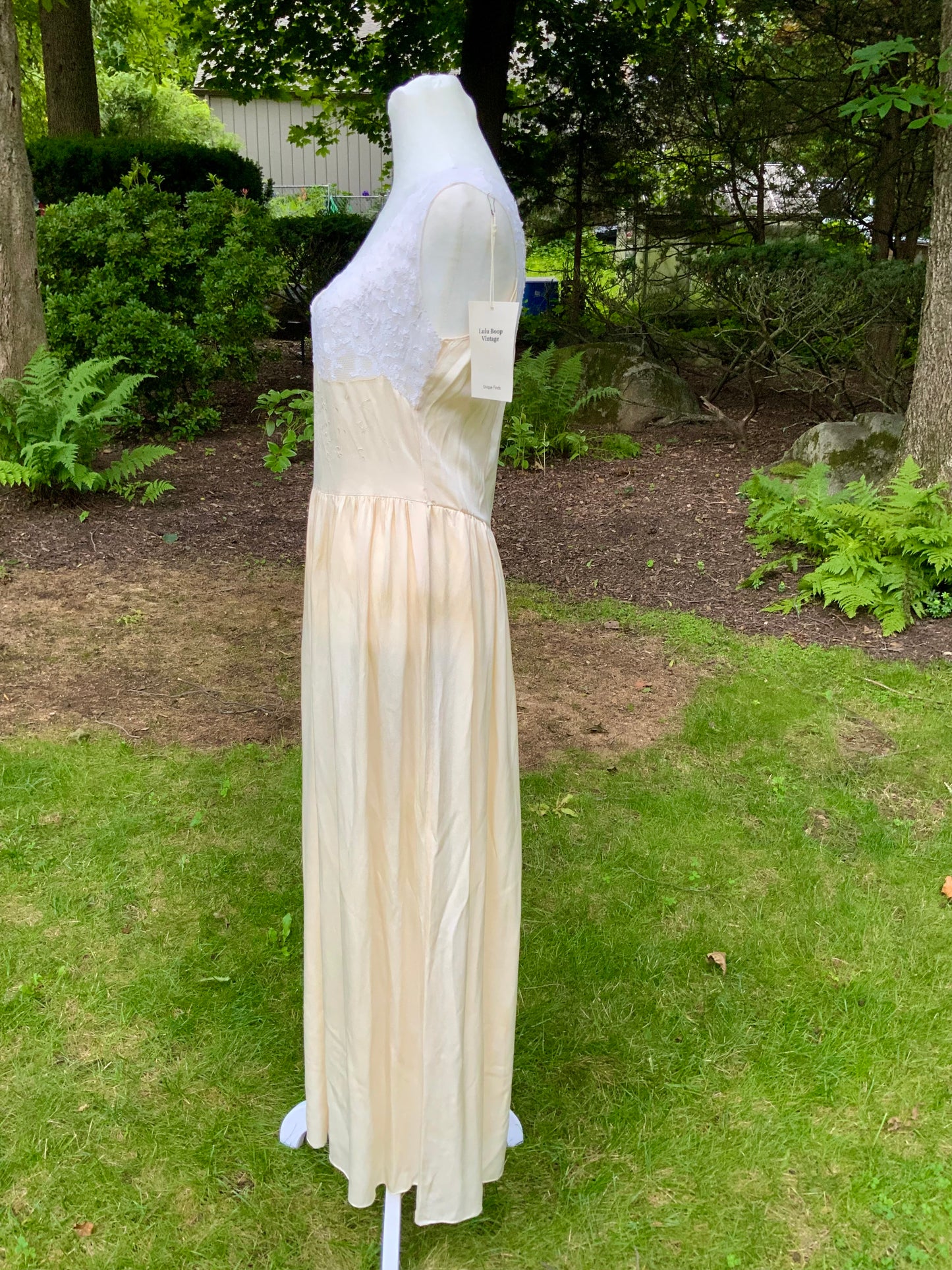 1930s Pure Silk and Lace Nightgown. Champagne Ivory Embroidered Gown. Romantic Bridal Slip Dress.30CG
