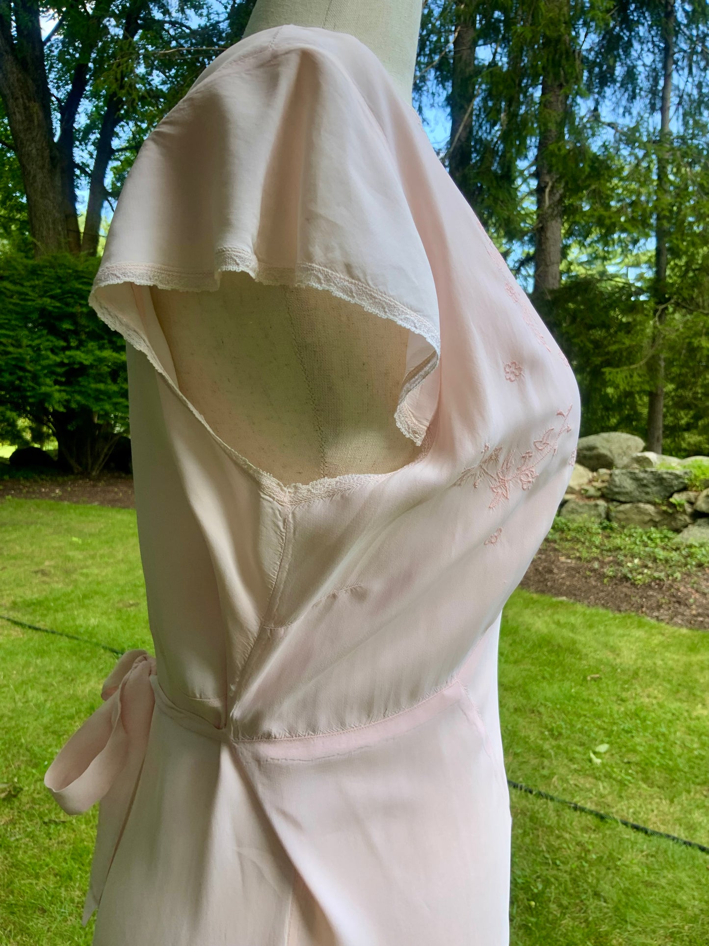 1930s Peach Embroidered Nightgown. Bias Cut Gown with Flutter Sleeves and Sash. Old Hollywood Lingerie.30CO.