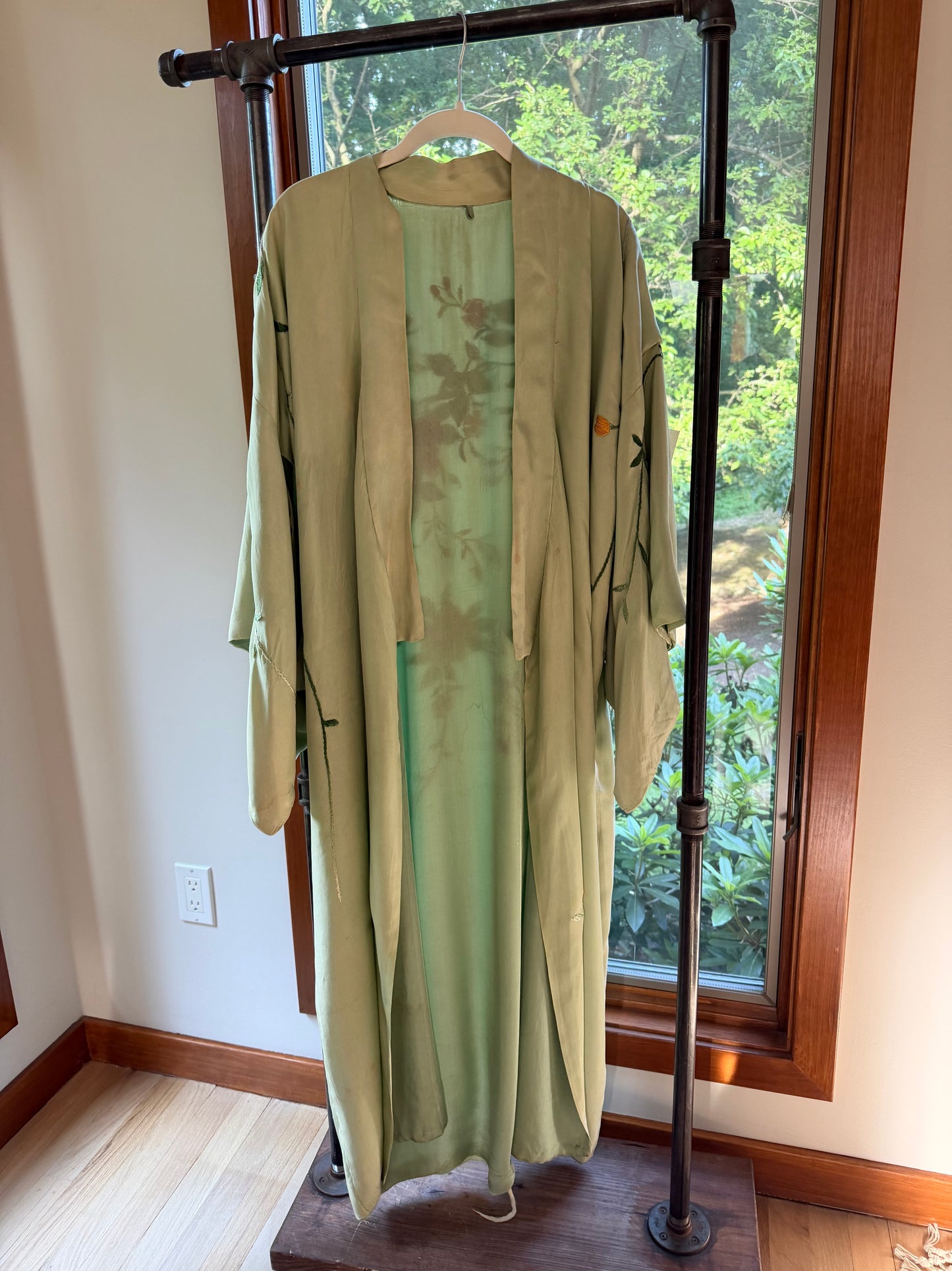 Vintage Japanese Silk Embroidered Kimono | Celadon Green Floral Robe
-40CD