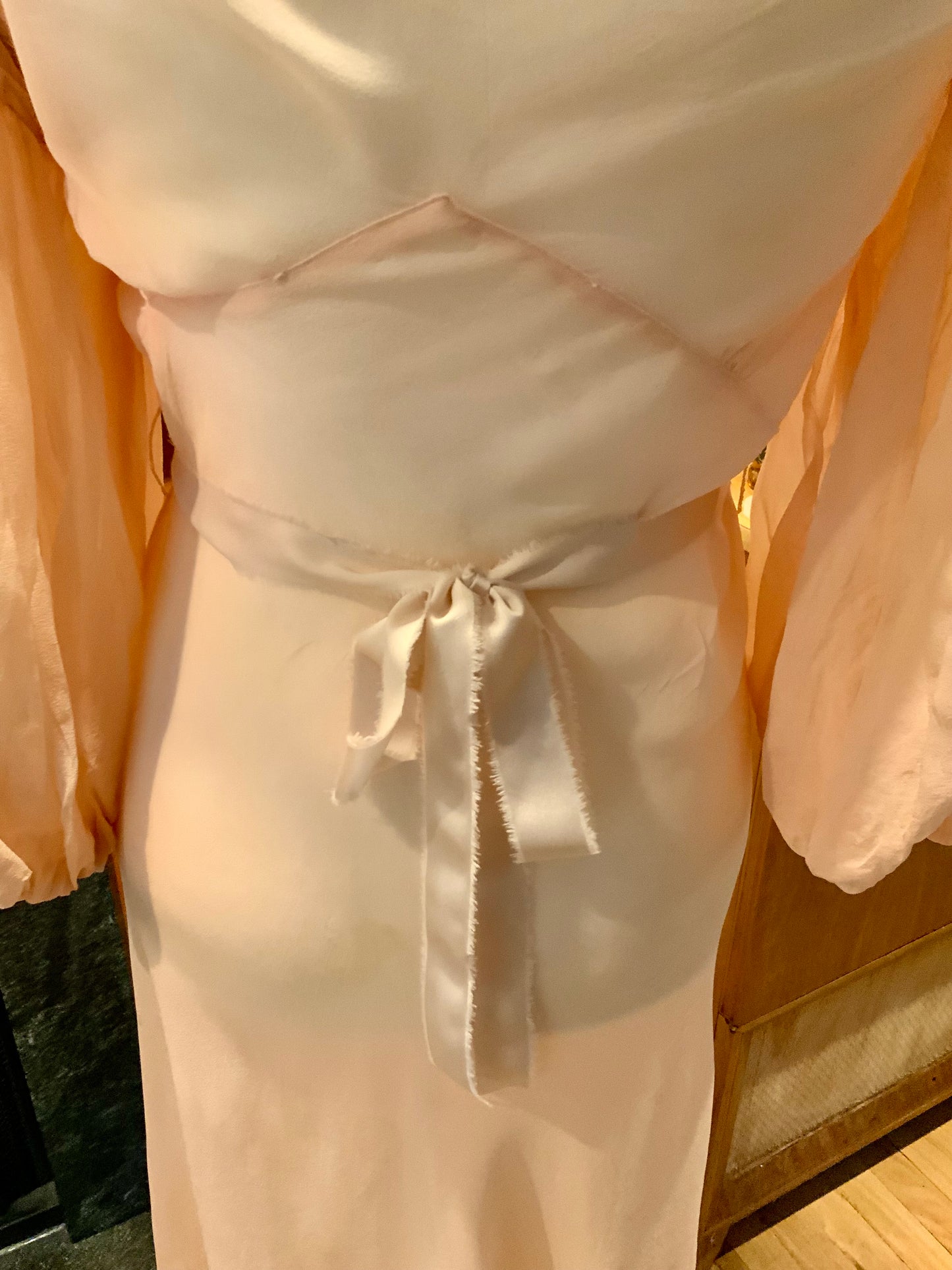 Un 1930s Peach Silk Chiffon Bias-Cut Gown with Bishop Sleeves | 30AU