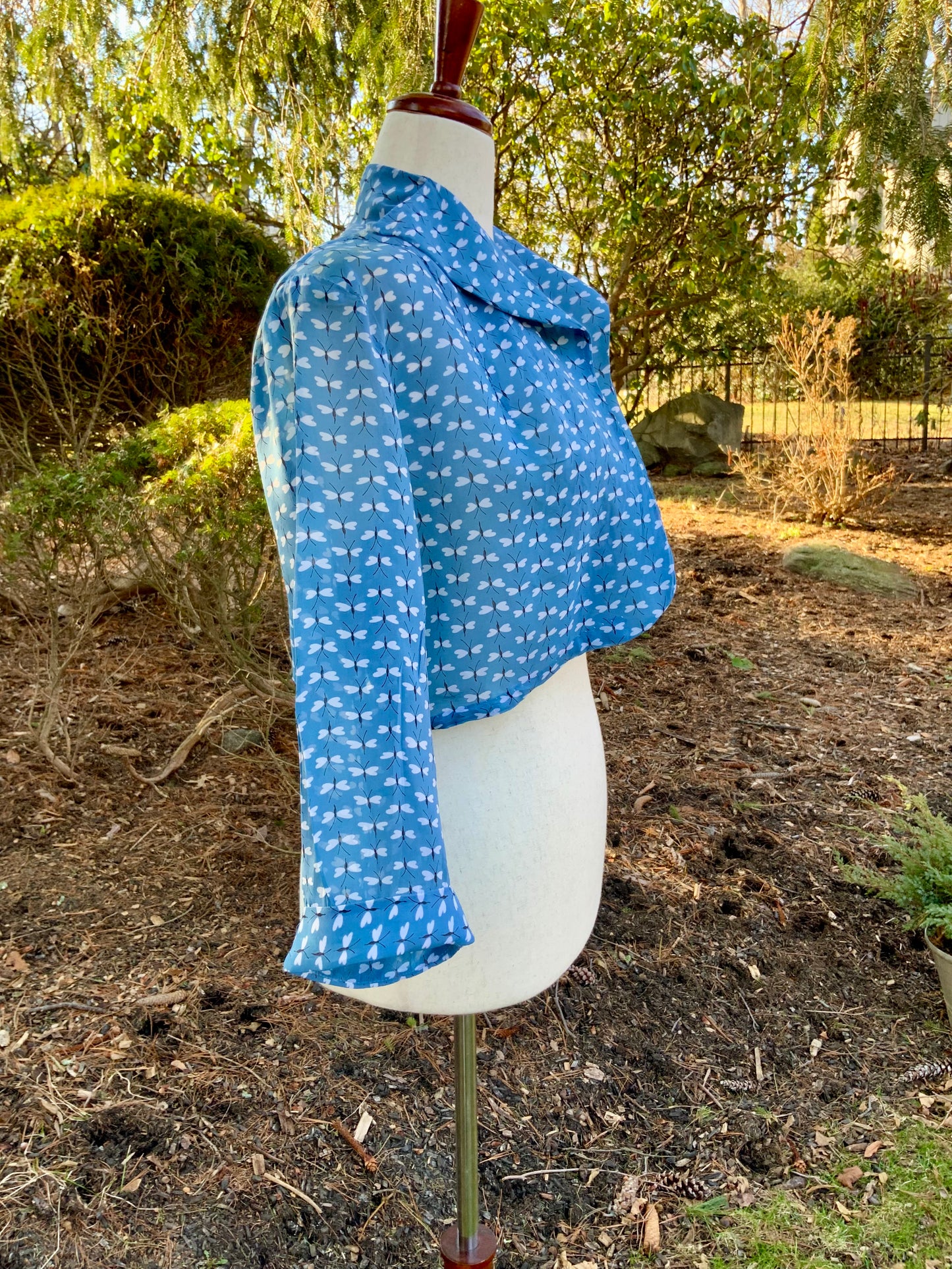 Vintage 1940s Dragonfly Print Rayon Cropped Jacket – Novelty Print Blue Lounge Bolero – Mid Century Resort Wear-40R