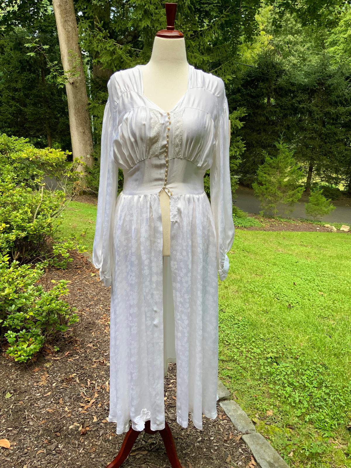 Vintage 1960s 1970s White Floral Jacquard Satin Robe with Pearl Buttons and Lace Appliqués.60R