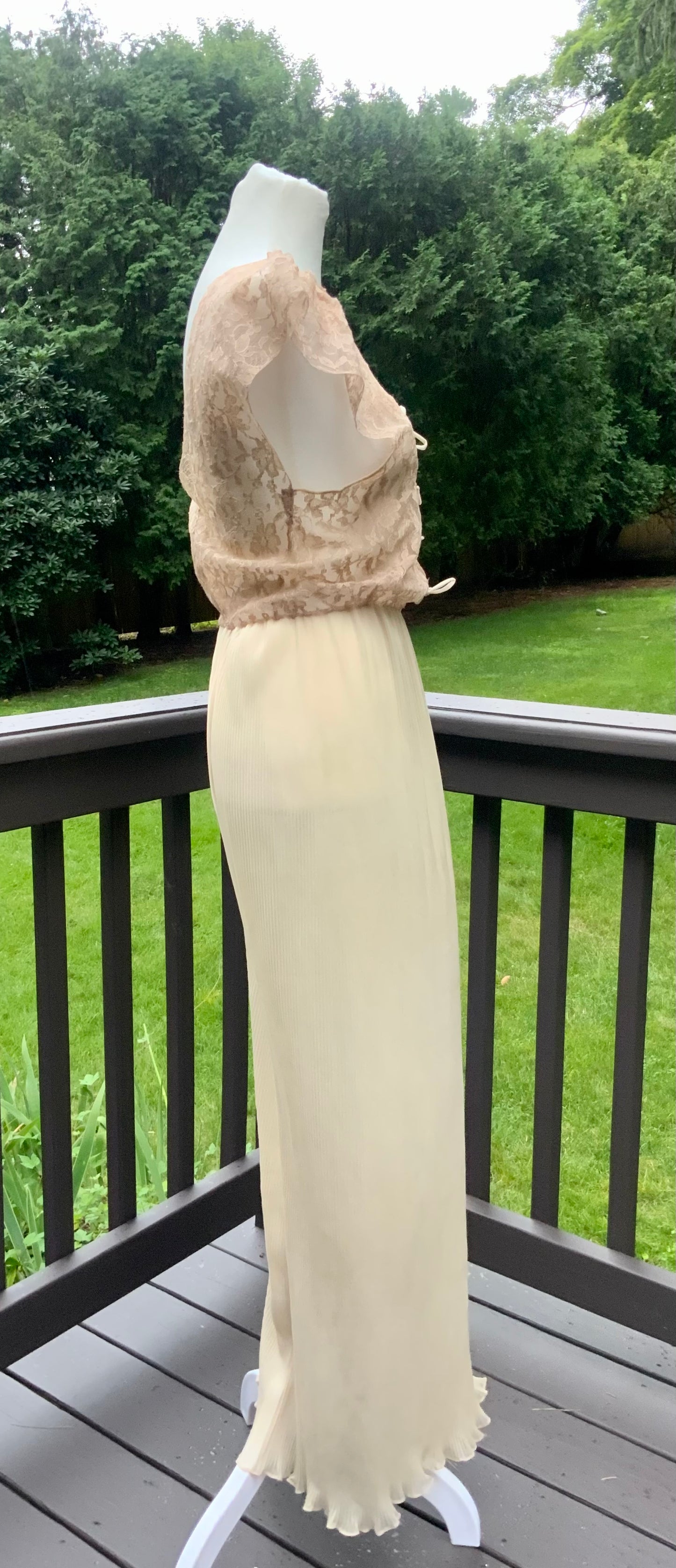 Hand Dyed 1940s Champagne Lace Bridal Gown Pleated Wedding Dress Vintage Boudoir Dress
- 40B3
