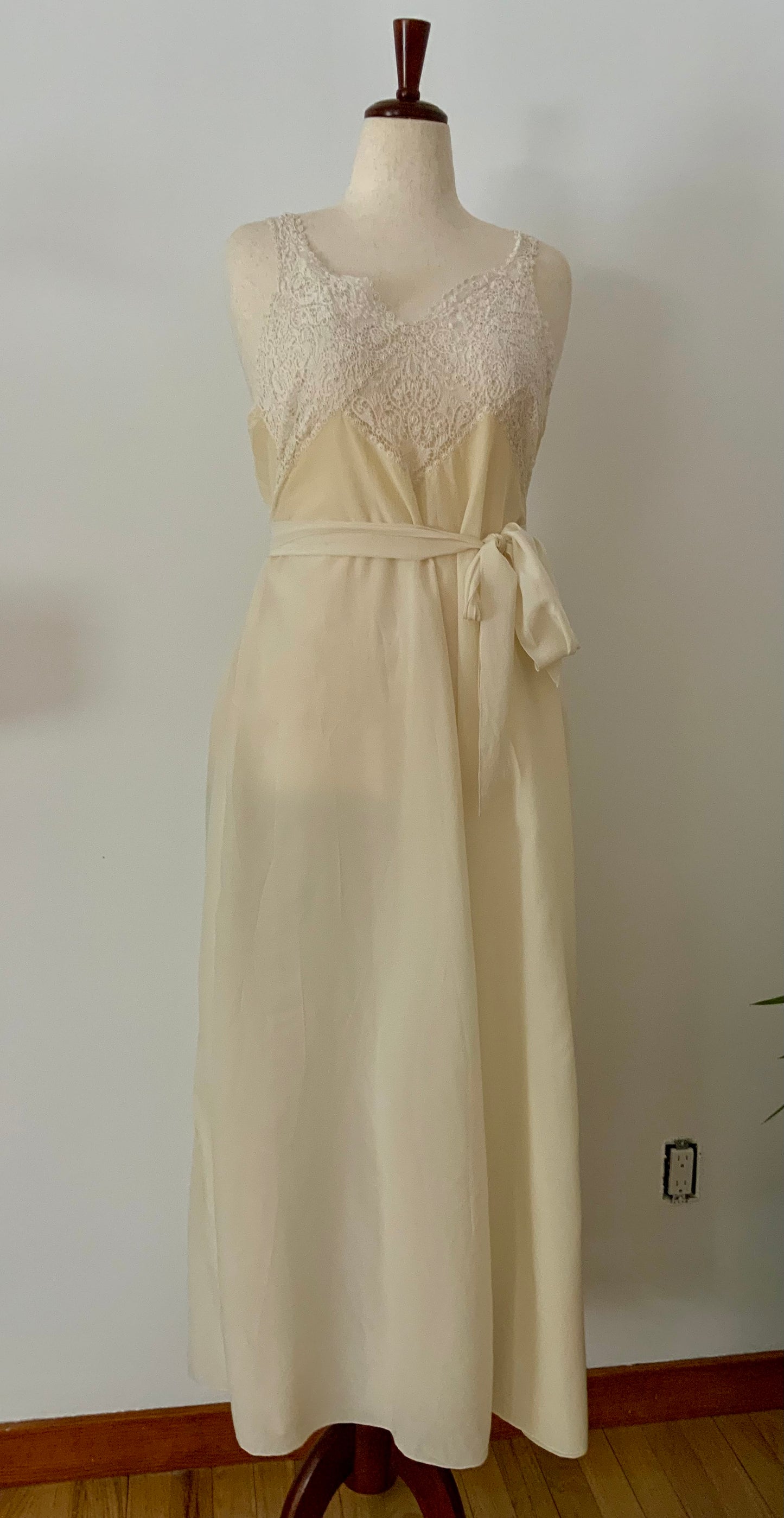 Vintage 1940s Bridal Silk Nightgown / Trousseau Gown / Honeymoon Negligee-40B5