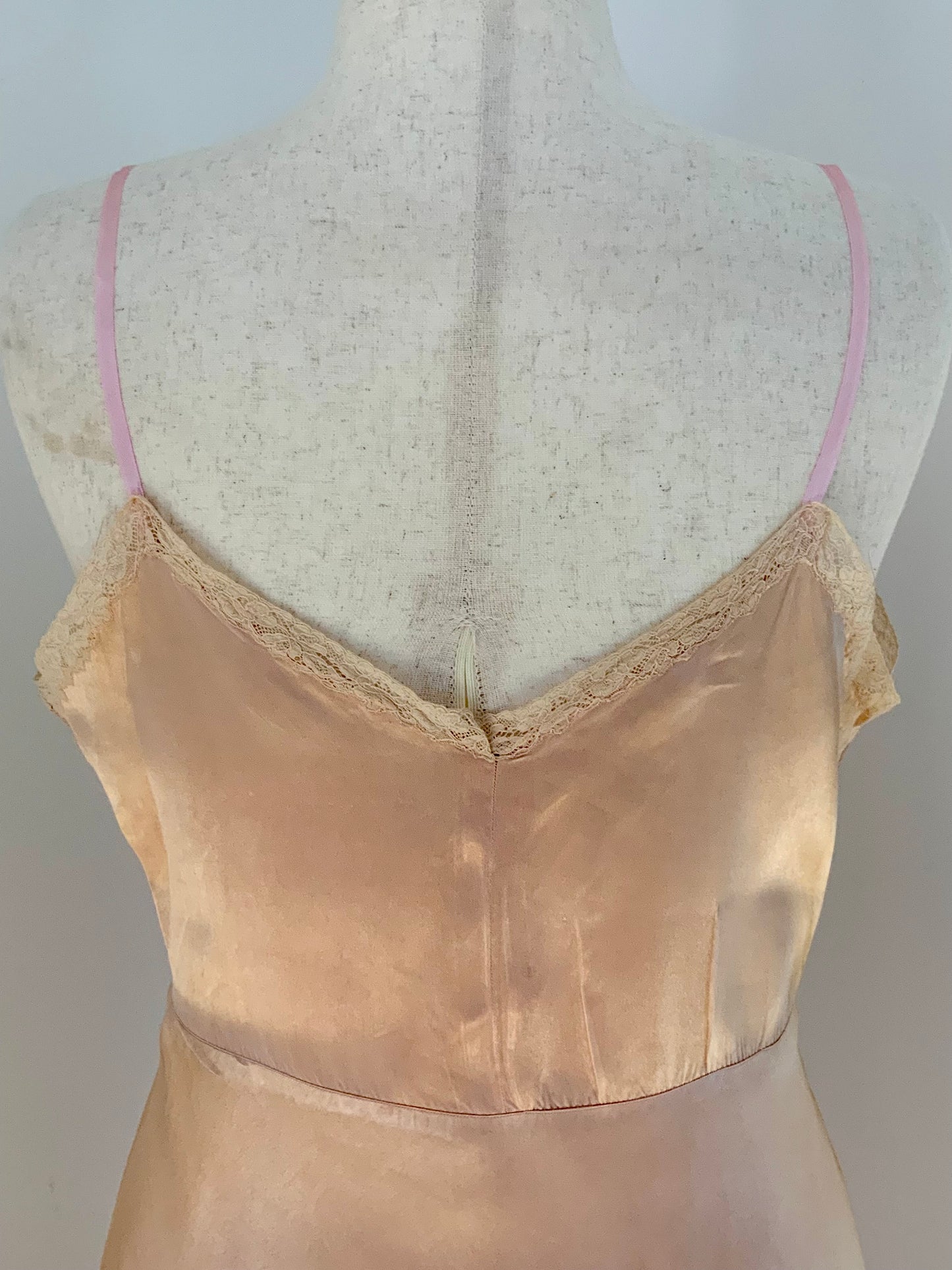 1940sVintage Hand-Dyed Satin Lace Slip Dress – Blush Peach with Satin Ribbon
- 40AA
