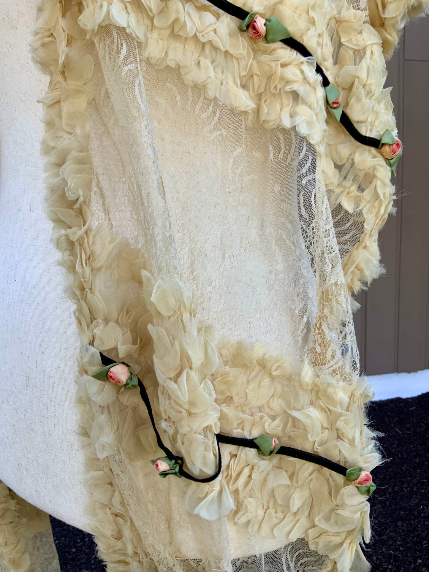 Rare Antique Edwardian Lace & Chiffon Ruffle Scarf Shawl w/ Ribbon Rosettes – Iconic -VI1734j